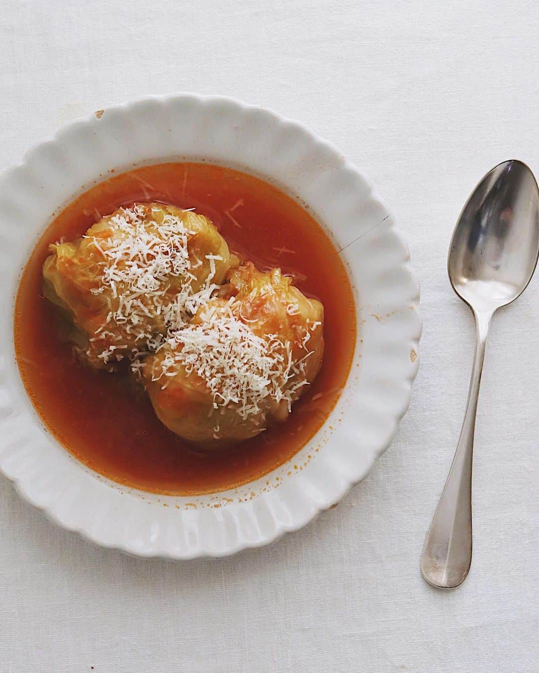 樋口正樹さんのインスタグラム写真 - (樋口正樹Instagram)「cabbage roll . 夜ご飯のロールキャベツ。 トマトジュースを加えた 鶏スープでコトコト煮た 我が家では定番のひと品。 . . #ロールキャベツ #トマトスープ #キャベツ料理 #スープが美味しい #胃に優しいごはん #soup #tomatosoup #cabbage #cabbageroll #stuffedcabbage」11月16日 19時36分 - higuccini