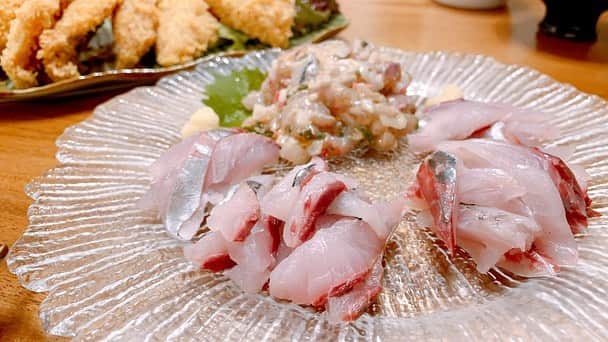 金子貴俊のインスタグラム：「自分で釣って捌いたお魚。 アジの刺身となめろう フグの刺身 最高すぎる。 絶品でした😂」