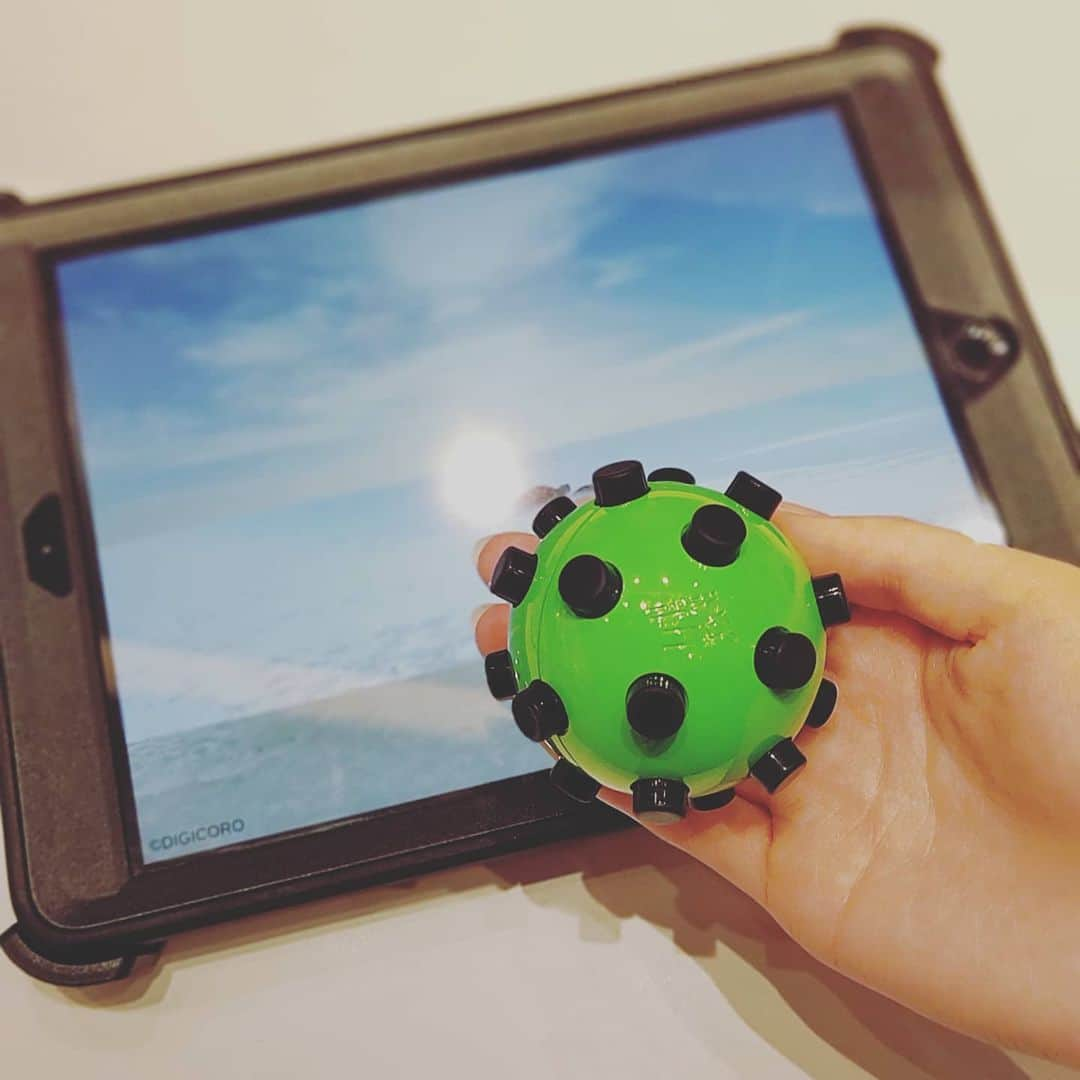 caseplayさんのインスタグラム写真 - (caseplayInstagram)「. iPadの上で転がして遊ぶ、新感覚の知育グッズ【デジコロ】！  専用アプリのひとつ、海そうじを やってみました〜🌊 最後のウミガメが可愛い…🐢  簡単な操作なので、お子様も楽しく安全に遊べます🌞  ラッピングも承っております☺🎄  --------------------------- ☆デジコロ ¥5,500(税込) ---------------------------  #デジコロ #digicoro #iPad #ゲームアプリ #こどものいる暮らし #知育玩具 #おもちゃ #おうち時間を楽しもう #こどもと暮らす #簡単 #リハビリトレーニング #タッチペン #ガジェット #stayhome #安心安全 #スマホケース #うみがめ #環境に優しい #環境教育 #ゲーム動画 #ギフトにおすすめ #クリスマスプレゼント#東急プラザ銀座 #tokyuplazaginza #foxginza #銀座 #ヒンカリンカ #hinkarinka #instagood #followforfollowback」11月16日 19時40分 - fox.inc_store