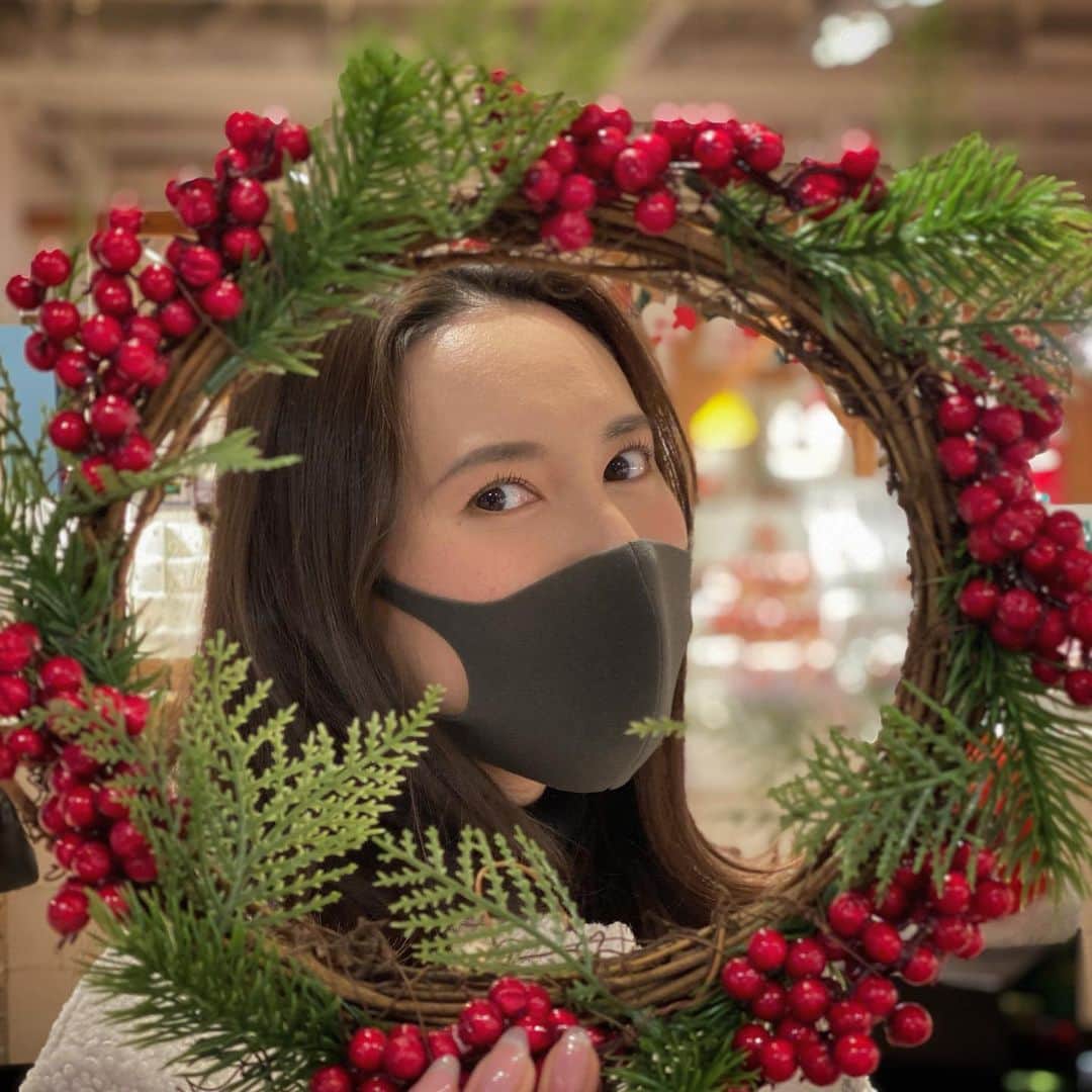 松本リコのインスタグラム：「・ ・ ・ ・ クリスマスっぽいことしたくなって♡ ・ ・ ・ #japanesegirl #japangirl  #japanesemodel #japanmodel #yahoo #お洒落 #インスタグラマー  #インフルエンサー #撮影 #ハーフ顔 #ハーフモデル #fashion #通販モデル #ファッション #楽天 #通販 #映え写真」