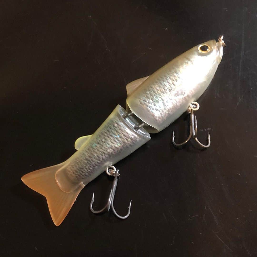 人時のインスタグラム：「見つけたら買っちゃうよなー…。  スラスイ115♫  #deps」