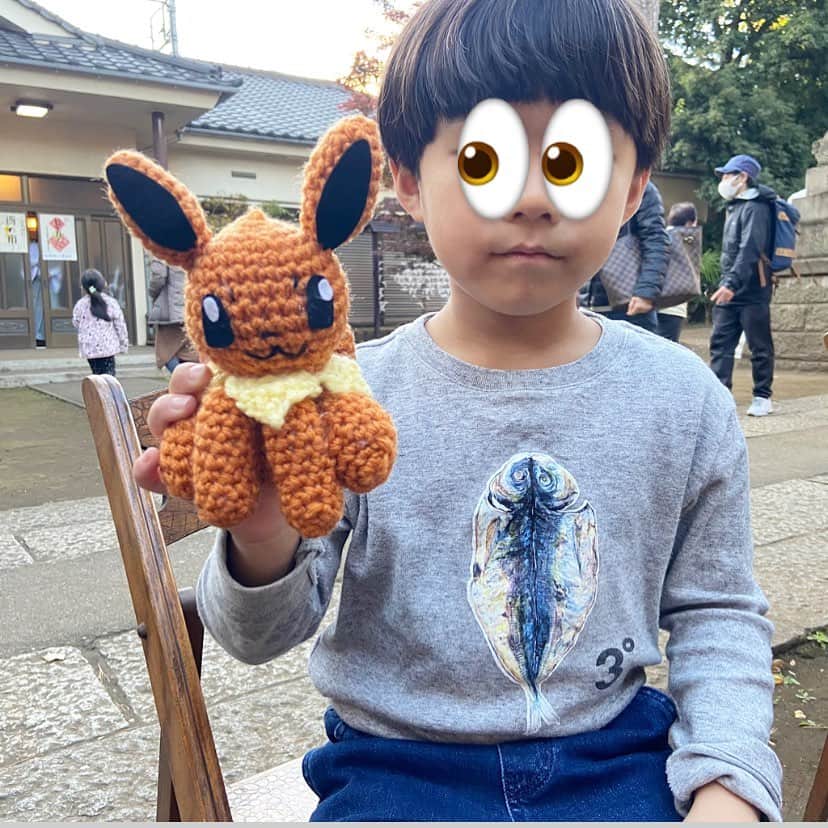 井上咲楽さんのインスタグラム写真 - (井上咲楽Instagram)「. 私が編んだ作ったイーブイ、仲良しの6歳の子にプレゼントしたら喜んでくれた🤣🤣💞一緒に酉の市行きました。 ちびっ子とすぐ仲良くなれるの、特技かもしれない」11月16日 19時42分 - bling2sakura