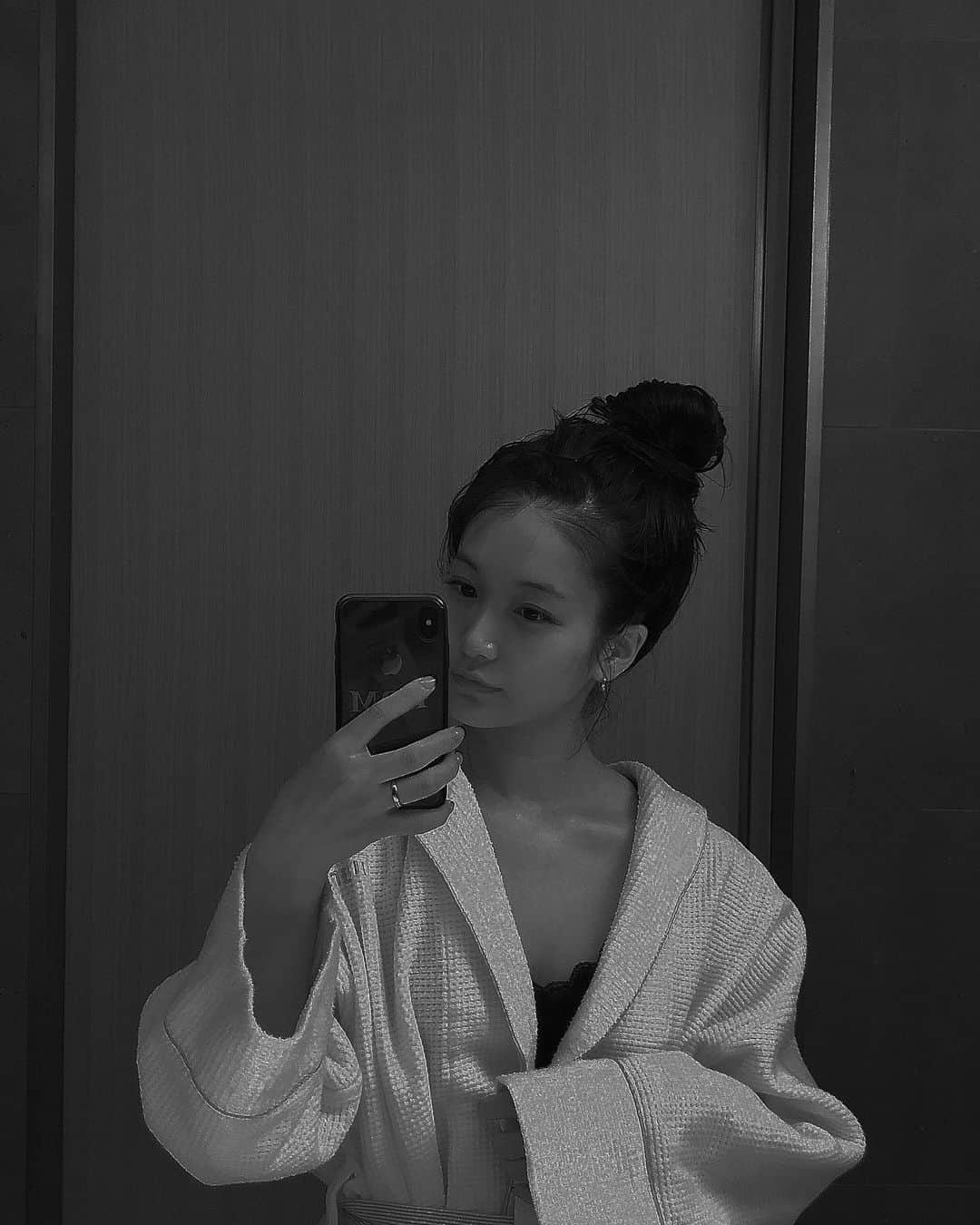 中村くるみさんのインスタグラム写真 - (中村くるみInstagram)「got out of the bath.🛁」11月16日 19時45分 - __k_r_m__