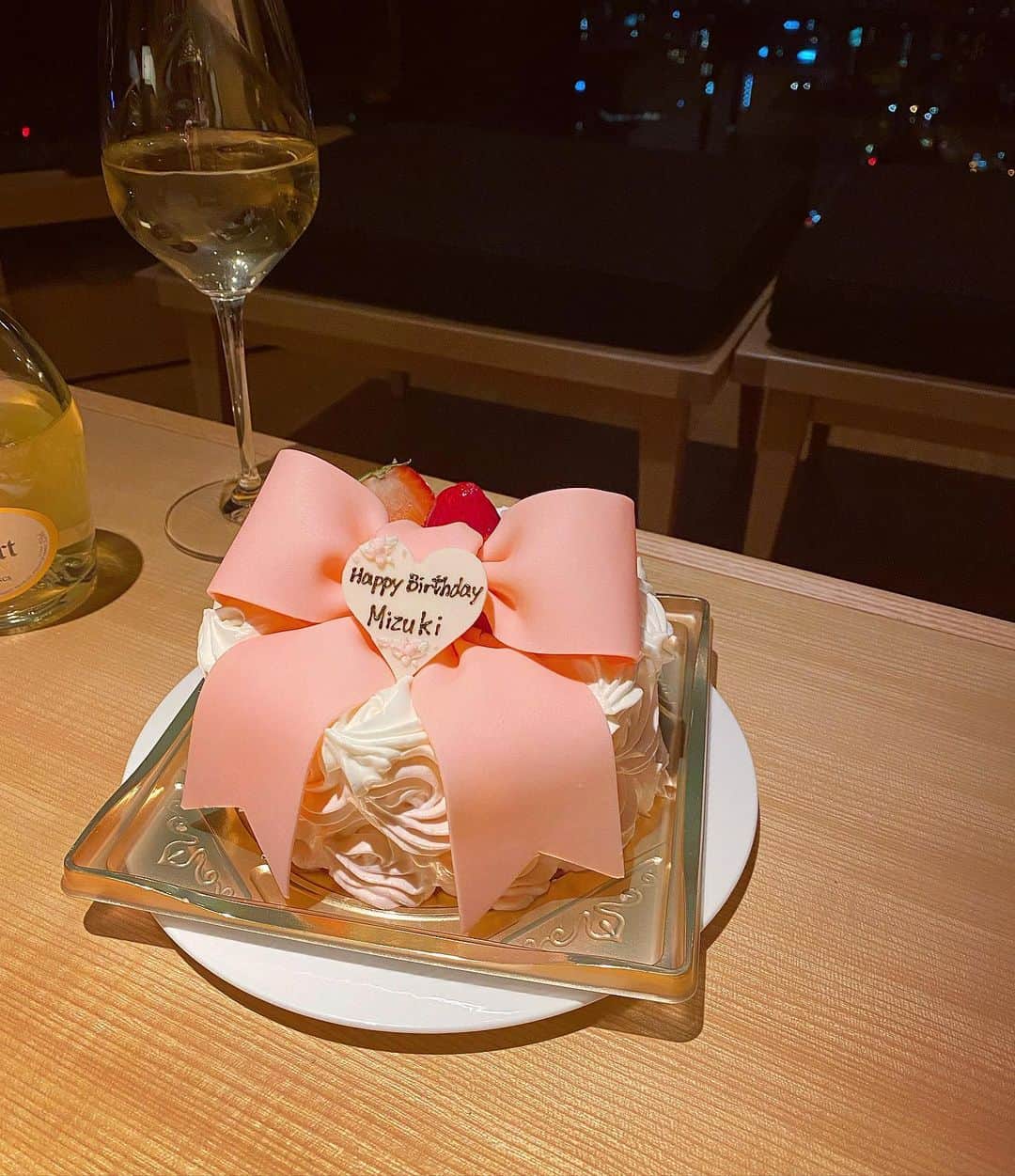 西川瑞希（みずきてぃ）さんのインスタグラム写真 - (西川瑞希（みずきてぃ）Instagram)「happy happy happy 🎂🥺❤️  みなさんたくさんのメッセージありがとうございました//喜びで胸がいっぱいです//  #28thbirthday #cake #sweets」11月16日 20時07分 - mizuki_nishikawa_