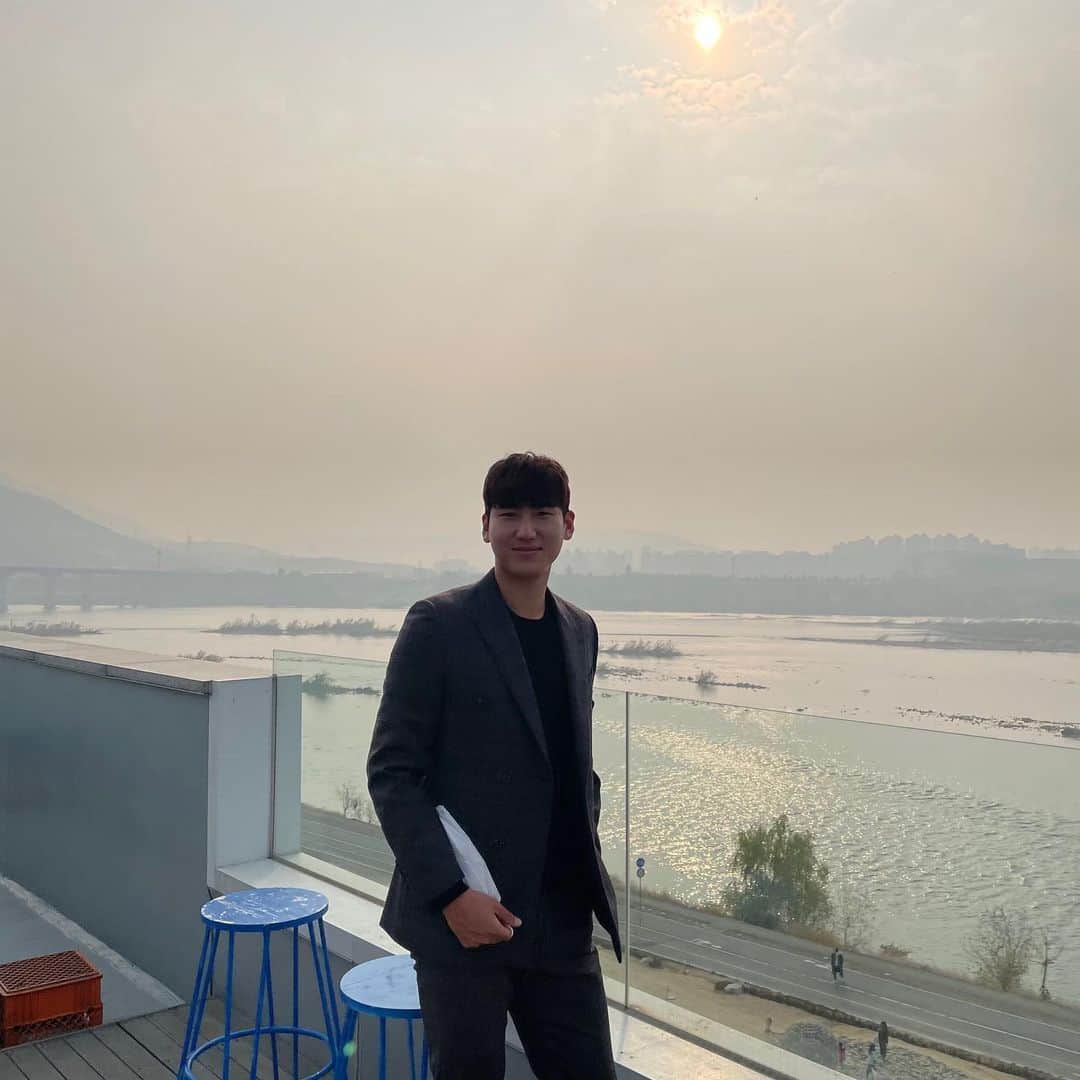 ユ・インスのインスタグラム：「아이폰이 사기네 • • • #남양주카페 #힐링」