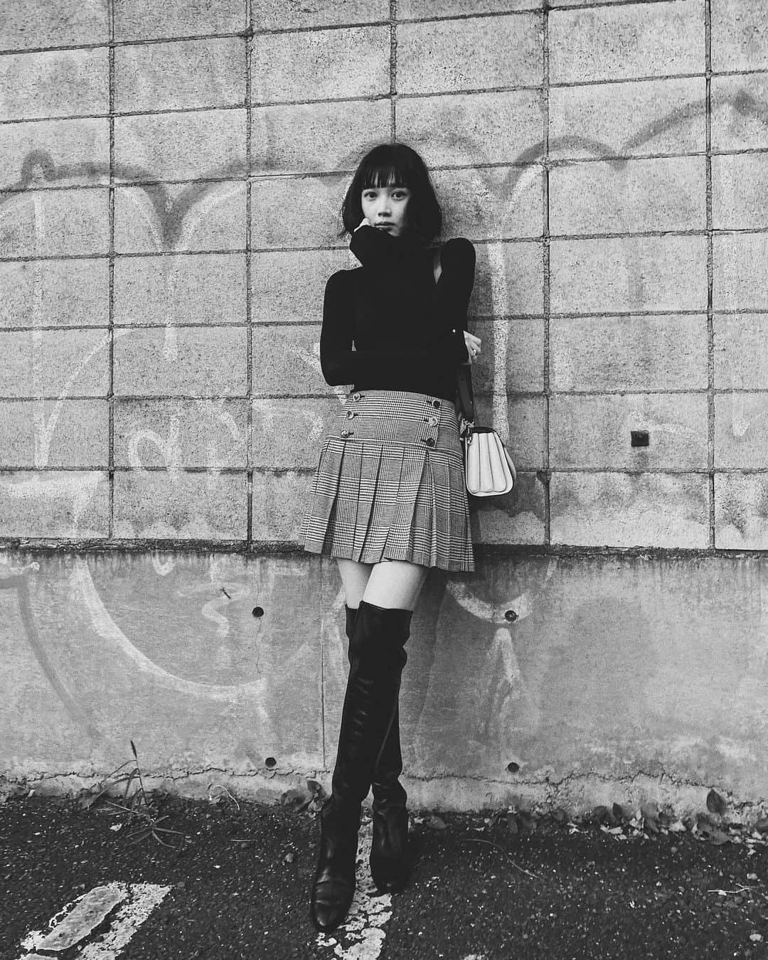 林田岬優さんのインスタグラム写真 - (林田岬優Instagram)「．私服😊 tops @intimissimiofficial  skirt @aliceandolivia  boots @manoloblahnik  bag @serapianmilano  earrings @milli_vintage  ring @chloe  #ootd#outfit#岬優私服 #林田岬優」11月16日 20時05分 - miyu_hayashida