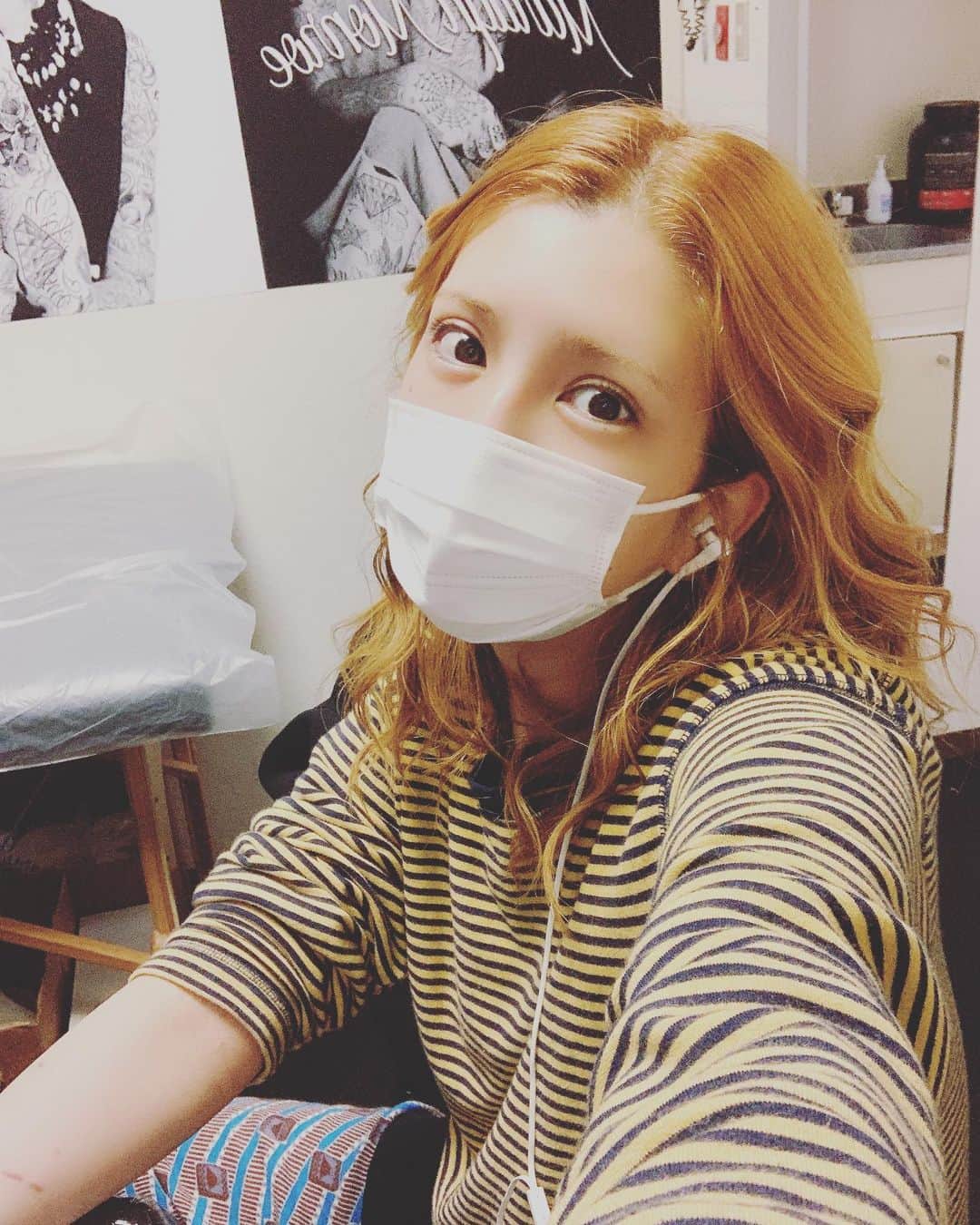 坂口杏里のインスタグラム：「みんな！23:00！  まっとーよ♥️♥️♥️  09054307175  ↑何かあればこちらまで！ Bar Cachette (カシェット) 東京都新宿区歌舞伎町2-11-7 メトロビル4階 本日営業23:00〜😈  お待ちしてますん💕 男性１時間3000円 女性１時間1500円 （飲み放題） 飲むよ♡」