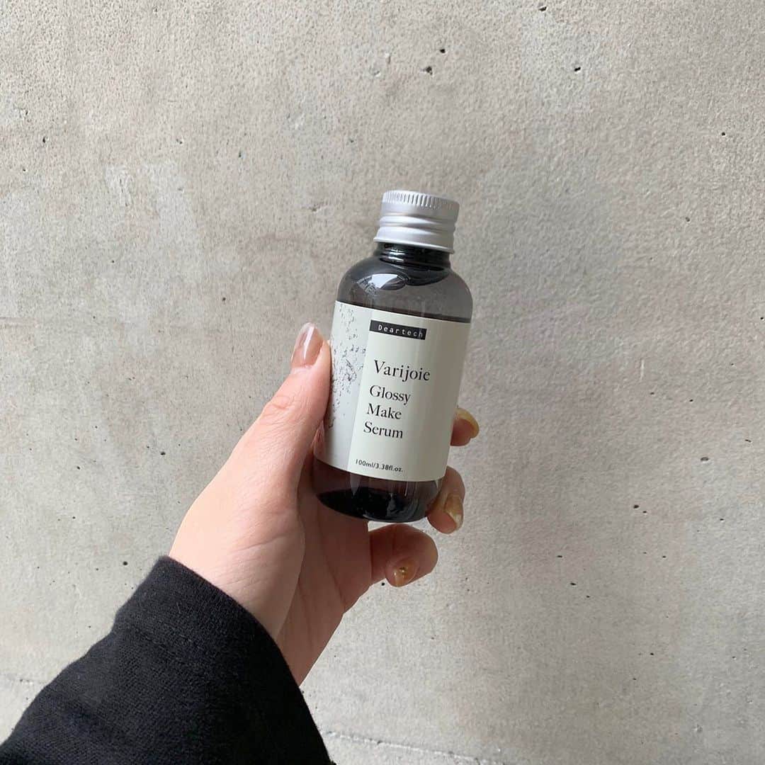 diptyMOILA diptyMOILA のインスタグラム：「沢山あるアウトバストリートメントオイルの中で唯一髪に残らないオイル◎ オイルの酸化や熱変性を抑える成分を配合 オイルの弱点である酸化を抑え、酸化による髪のゴワツキや乾燥を防ぎ、保湿成分が潤いとツヤを与えサラサラなのにまとまりやすい髪にまた熱との反応でキューティクルをコートする成分が保護力をアップに  シャンプーすれば落ちるシンプルな処方なので重さのない自然な仕上がりになります。」