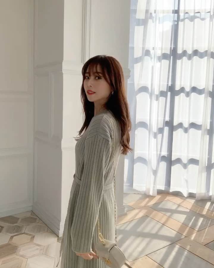 ハンナミのインスタグラム：「こちらのニットワンピースも 再受注が決まりました . . 👏🏻🤎  新色グレーもすごくかわいいので またupしていきますね :)」