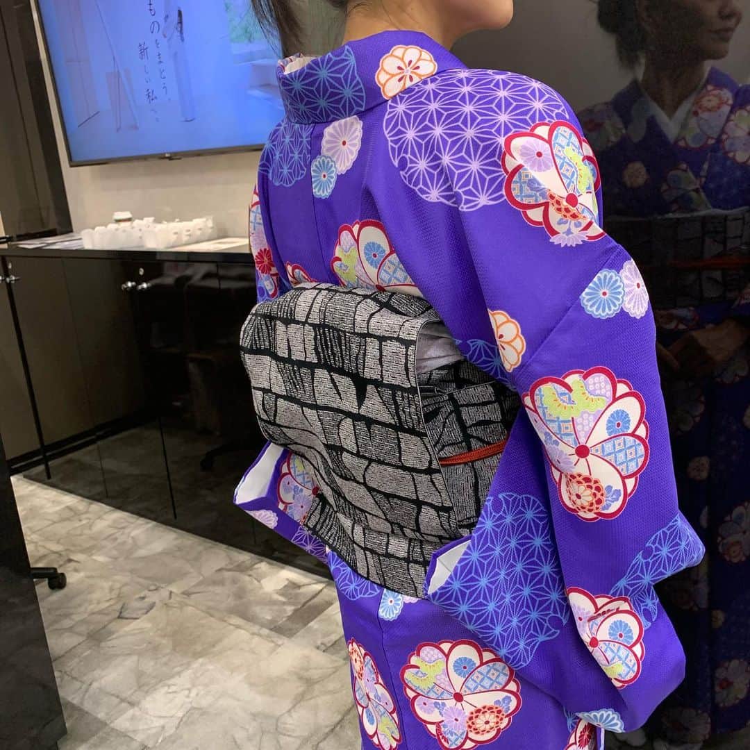 前田典子さんのインスタグラム写真 - (前田典子Instagram)「#いち瑠 @ichiru_kimono_school  #着物着方教室 この日はお教室のレンタル着物と帯、帯揚げ、帯締め全部借りて  たくさんあるレンタルの中からコーディネートも楽しめます💕　自分はどんな色が似合うのかもお試しもできます  襦袢も補正小物も 全てレンタルは無料です #わんこいん500円レッスン  もちろん自分の着物を持って行きそのまま着て帰るも良し👍 そのままお出かけも楽しいですよ❣️ おうちに着くまで着崩れしないように教室を出る前に先生に最終チェックもしてもらえます！  肌襦袢と足袋は入会したときにプレゼントしてもらえるので それを持って行くだけ😊  お教室は全国にあります！ ご興味ある方は 是非❣️お近くに教室があるか検索してみて下さいね❣️  ただ今、1月生募集中です👘 私は7月から習って5ヶ月になりました😊  #習い事#和装#着物 #着物の世界👘#和 #いち璢イメージモデル #前田典子#マエノリ」11月16日 20時47分 - maenorichang