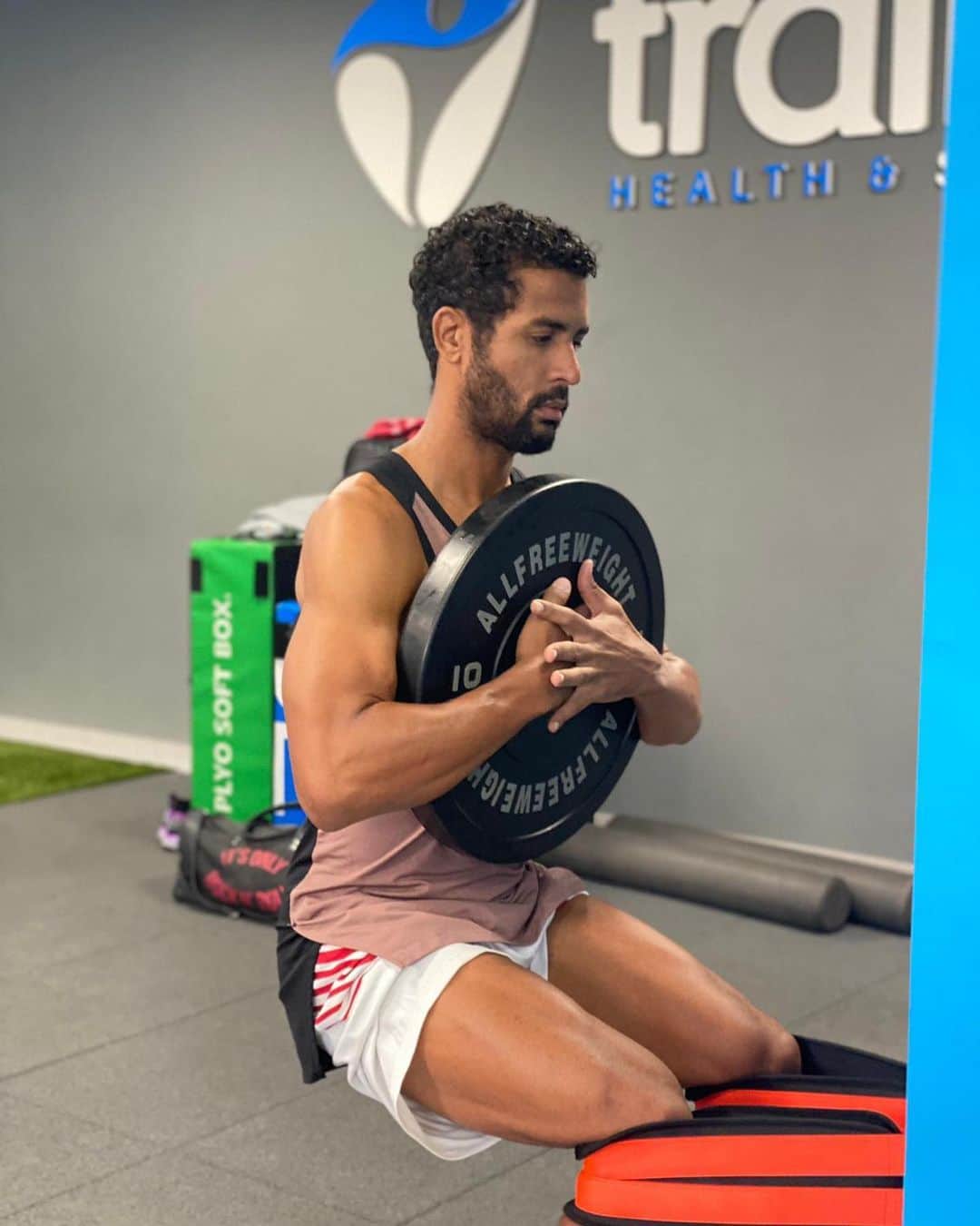 のインスタグラム：「TRAINING DAY 💪🏽⚽️ #gimnasio # gym #entrenamiento #futbol」