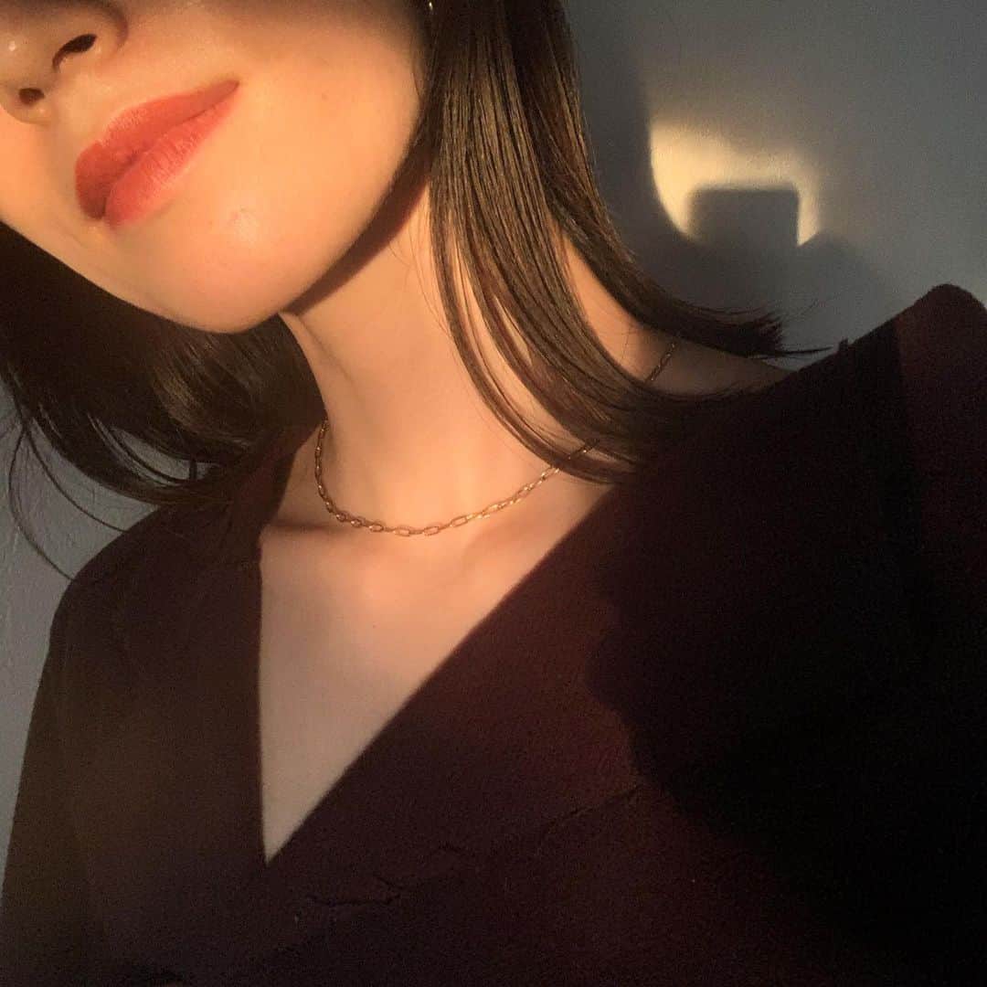 菊井亜希のインスタグラム：「サージカルステンレスの chain necklace⛓  金属アレルギーの私には とてもありがたい♡  @carpe_diem__official   #carpediemjw」
