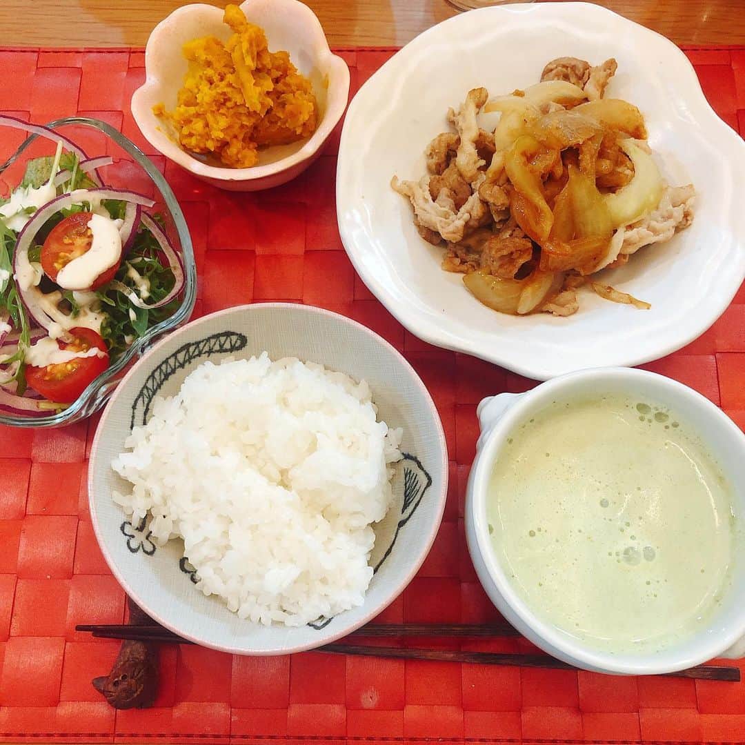 星那美月さんのインスタグラム写真 - (星那美月Instagram)「生姜焼きとカボチャサラダと野菜サラダとブロッコリーのポタージュ作ったよ🥦  #Dinner #おうちごはん」11月16日 20時59分 - mitsukihoshina