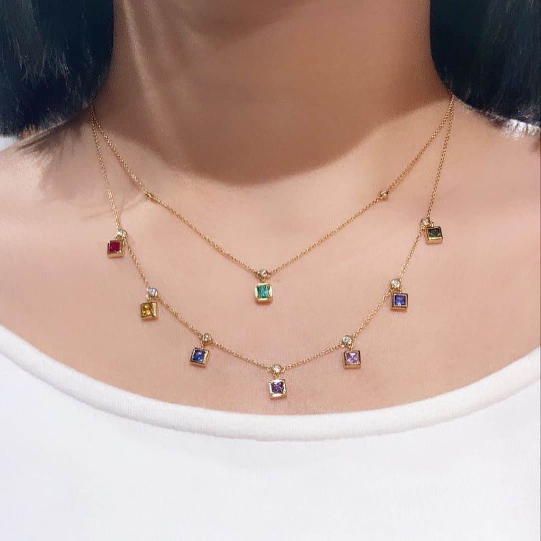 稲木ジョージのインスタグラム：「3 more days until my popup at the MOST prestige department store in Tokyo, @isetan_shinjuku 🙊👏 And we are launching my candy sapphire 😍🍭  伊勢丹新宿ポップアップまであと3日！ブランドとして初の試みは心臓ドギマギしていますが、ジャパンチームが気合いを入れて11月18日から一週間皆さまをお迎えいたします🙇🏻‍♀️ミラモアといえばKINTSUGI。それだけではなく、星座コレクション、デュオチェーンそしてこの色鮮やかなキャンディサファイアが伊勢丹を皮切りに発売されます！ ぜひ手に取ってみてクオリティとジュエリーのパワーを感じていただきたい🔮💎スタイリングのご相談は、@milamore_japan チームが乗ってくれるのでお気軽に！一足早いクリスマスプレゼントに🎁🎄🎅」