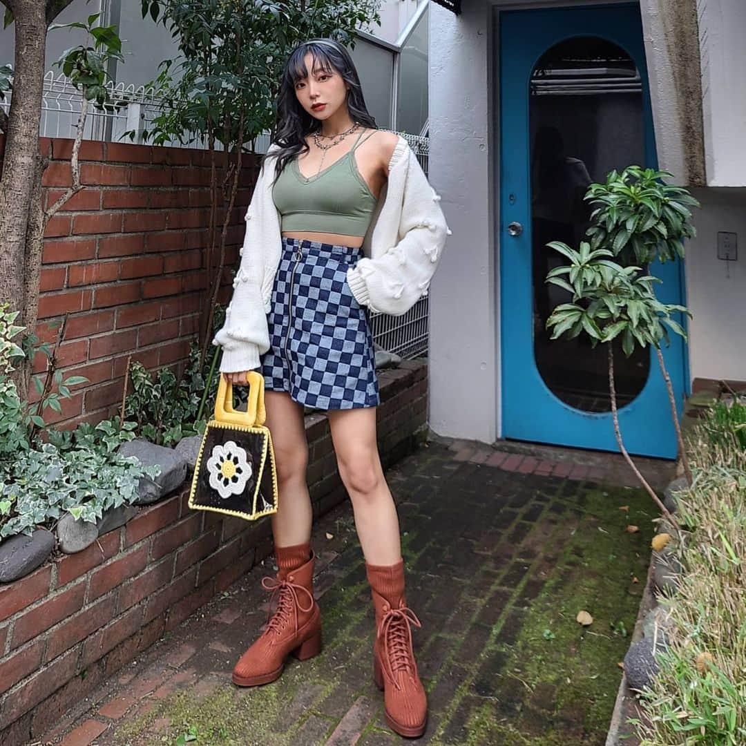 mam（まむ）のインスタグラム：「季節的にもうこの格好厳しいので時々あったかい日の昼間に肌見せできるファッション楽しもうと思う😘🔫🔫 お気に入りの靴ももっと履きたい💓  #mam_ootd」