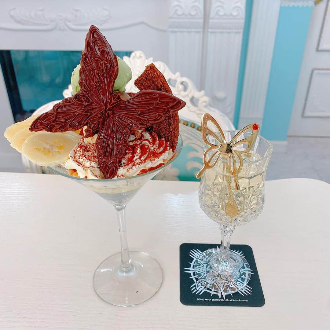 あいにゃんさんのインスタグラム写真 - (あいにゃんInstagram)「最強かわいいカフェ行ってきました🥺💎💎💕 荻窪にある @chamber_of_raven のシンデレラみたいな部屋でカフェ活( ᐡ. ̫ .ᐡ ) お部屋が好みすぎたんだけどそれはまたまとめて載せるとしてメニューまでかわいい💓💓💓 ウィンクルくんのパンケーキと花の王女てドリンクをいただいたよ可愛すぎる天才🥺🥺 * * #chamberofraven #荻窪 #荻窪カフェ#中央線カフェ #インスタ映え #インスタ映えカフェ #映えカフェ #映えスイーツ #シンデレラ #シンデレラルーム #水色 #水色コーデ #カフェ巡り #カフェ巡り好きな人と繋がりたい #カフェ活 #cinderella #pancakes #自撮り女子#被写体 #メイド #コンカフェ #アイドル #地雷メイク #ハーフアップ #美男美女と繋がりたい  #japanesegirl #maid #followforfollowback #いいね返し #フォローミー」11月16日 21時03分 - ainyan0310
