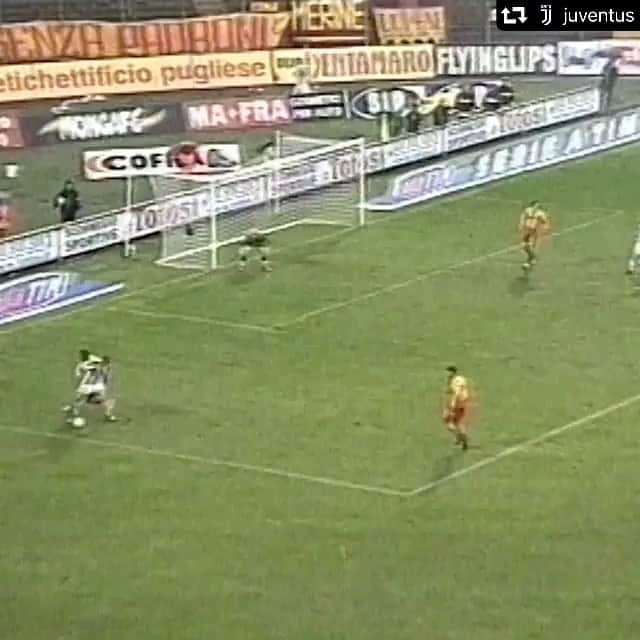 アレッサンドロ・デル・ピエロのインスタグラム：「🤪 #ADP10 #repost @juventus  . . . 🖌 A stroke of genius from @alessandrodelpiero in the Lecce rain ☔️👌  #GoalOfTheDay #ForzaJuve」