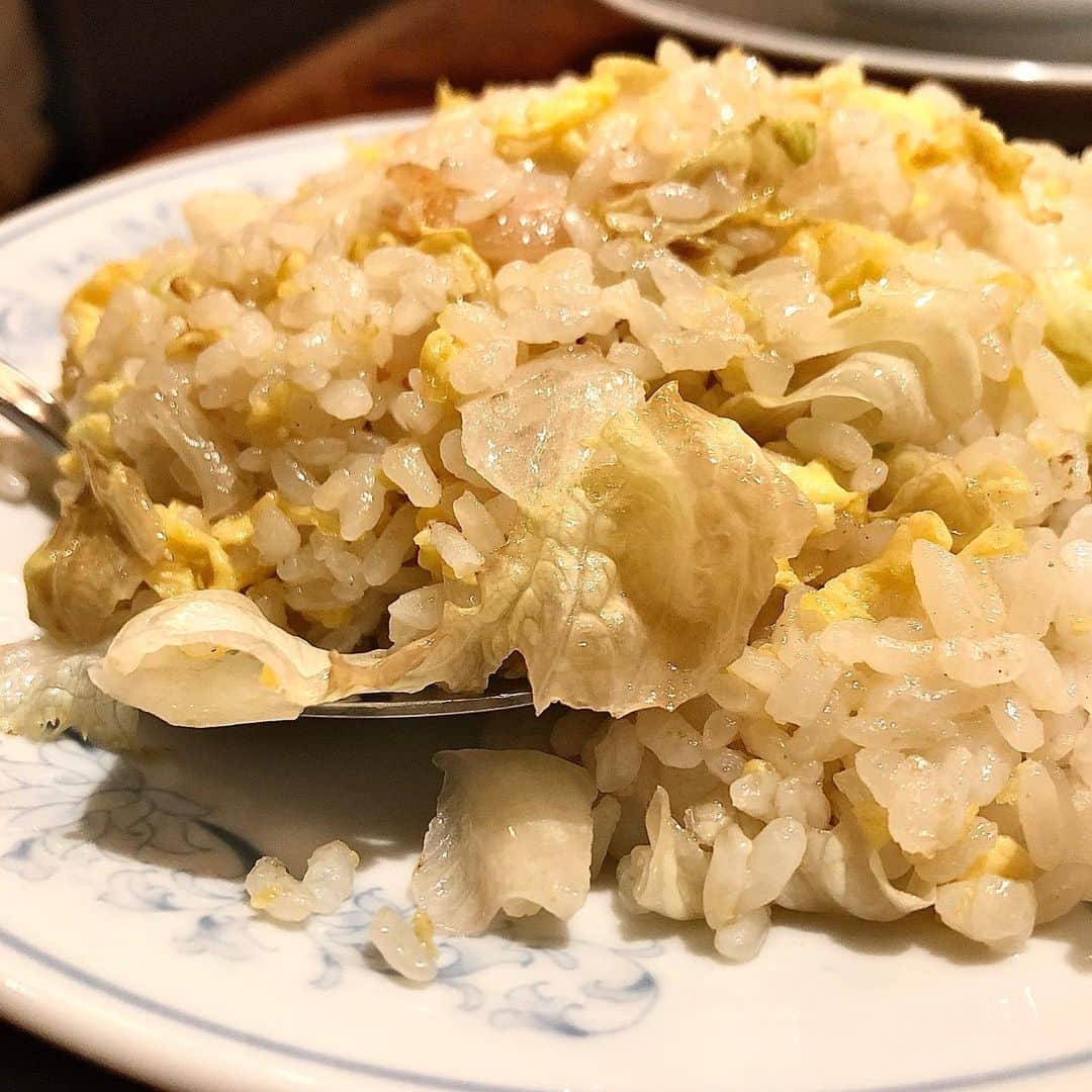 みのり(26)＠東京 ダイエットのインスタグラム：「. . #横浜中華街 . 今の横浜中華街は、 甘栗よりも、いちご飴が売ってるよ🍓 . . あと、あの有名な中華街の門は工事中！笑 . #diet #ダイエット #横浜 #yokohama #横浜中華街 #中華街 #横浜居酒屋  #横浜グルメ  #飯テロ #ダイエットは明日から #東京カレンダー #rizap #インスタグルメアワード2020 #干物女子 #一人酒 #深夜食堂 #孤独のグルメ #食べるの好きな人と繋がりたい #食スタグラム #中華 #中国料理 #炒飯 #エビチリ  #gotoキャンペーン #gotoeat #グルメ好きと繋がりたい #横浜中華街食べ歩き」