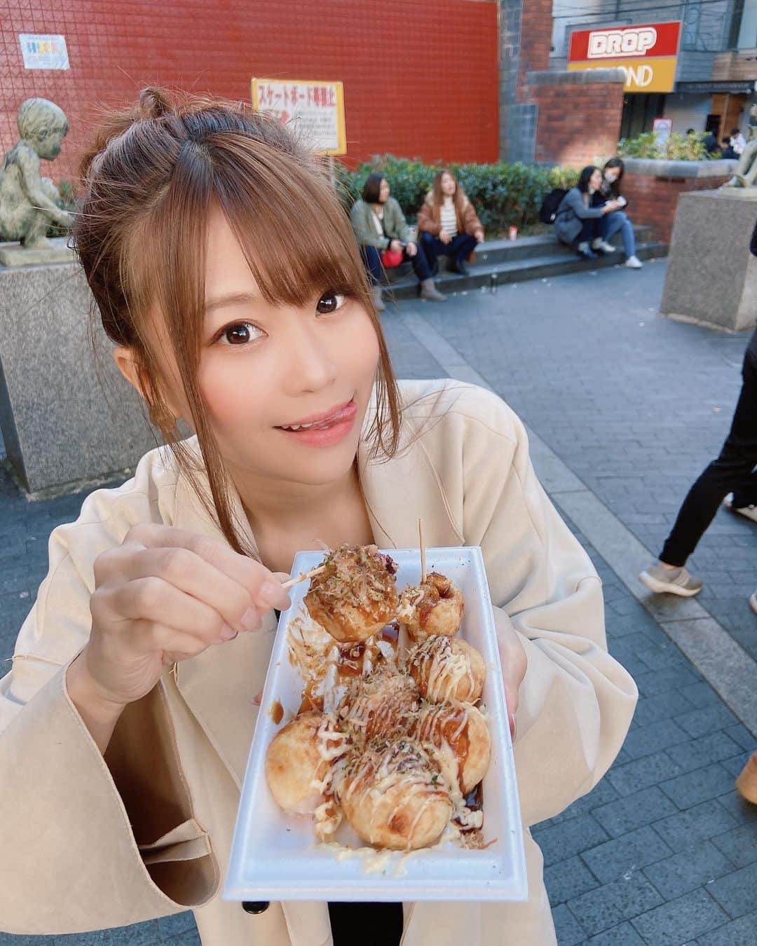 阿久津真央さんのインスタグラム写真 - (阿久津真央Instagram)「「たこやき食べる？！🐙」」11月16日 21時29分 - akutsumao