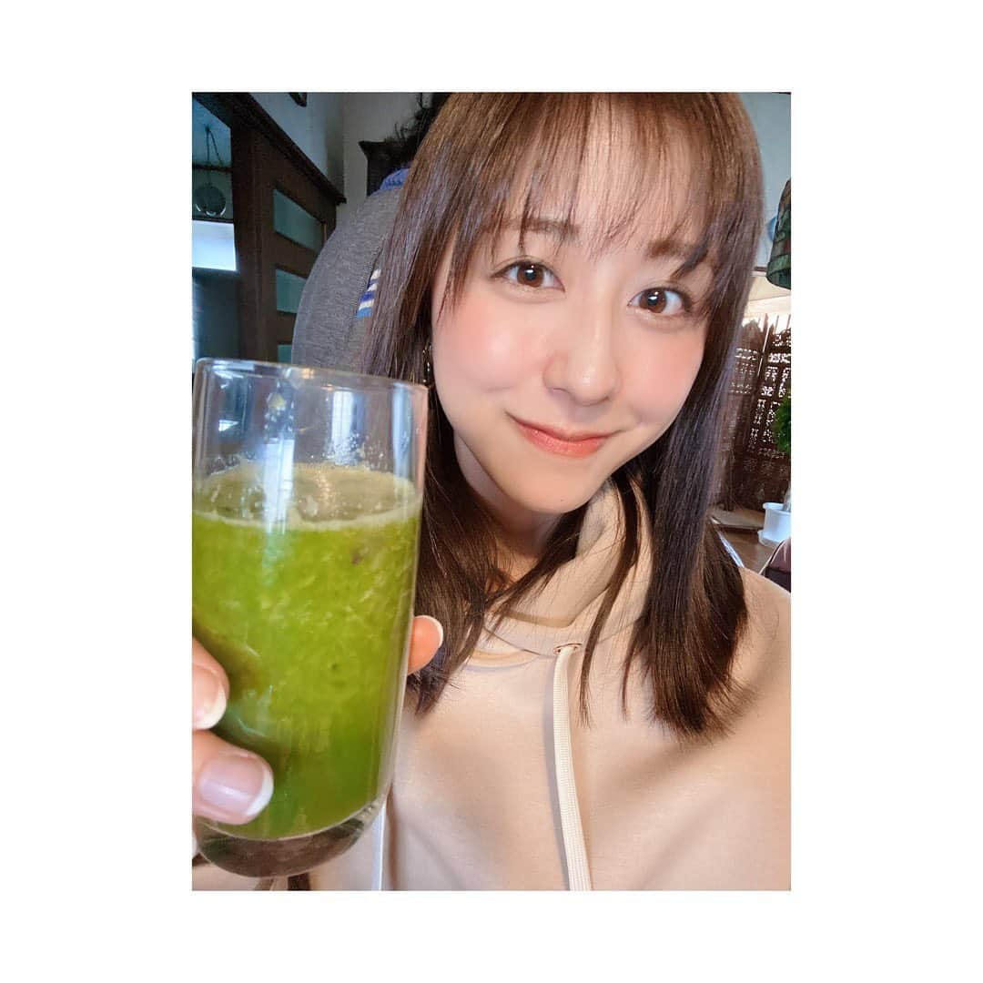 斎藤ちはるさんのインスタグラム写真 - (斎藤ちはるInstagram)「今日から金曜日までお休みいただいています😌 . 遅めの夏休みです☺️ . . #これは #祖母 が #作る #グリーンスムージー #生姜 が #きいてて #美味しいんだ #これが . . #斎藤ちはる#テレビ朝日#テレビ朝日アナウンサー#テレ朝#アナウンサー#お休み#遅めの#夏休み#おやすみ#休日#ほぼ#秋休み#スムージー#野菜#果物#たっぷり#グリーン#ジュース」11月16日 21時40分 - chiharu_saito_ex