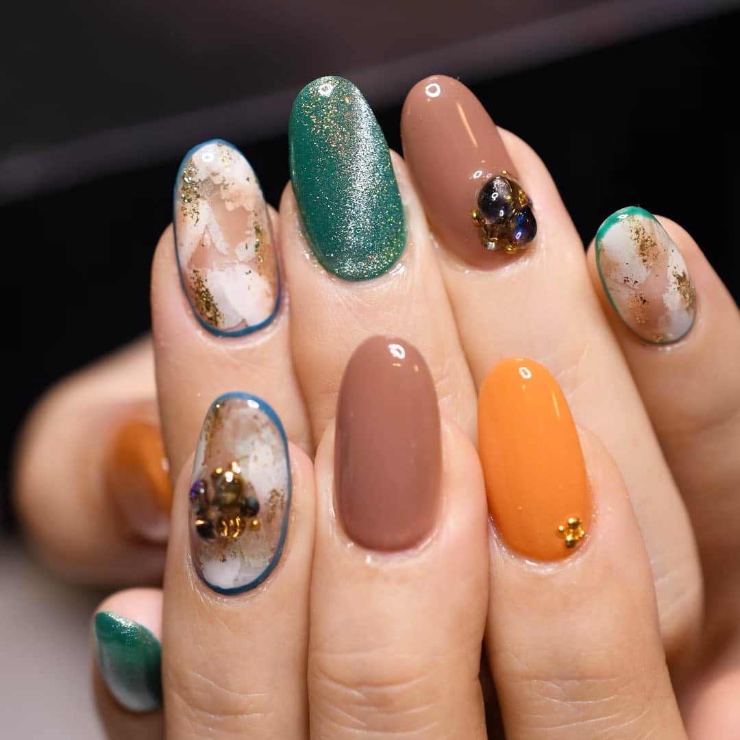 Yuka Maeda ::manicurelistのインスタグラム：「. . Salon data▼ ＝＝＝＝＝＝＝＝＝＝＝＝＝＝＝＝＝＝＝＝ . CADENAS -nail eyelash salon- ●Nail artist  @yuka.maeda  @yuki_cadenas ●eyelash　@cadenaseyelash  ゲストに愛と感動を…♡ . 【 LINE ＠cadenas 】 ご予約/お問い合わせはLINEよりお気軽に🤲 ▶︎▶︎#cadenasnail デザインアップしてます♡  price…★⭐︎Instagram特別キャンペーン中⭐︎★ . 「インスタ見たよ👀」と LINEからご予約で特別プライス7500円！！ . ※ご新規様限定 ※キャラクターや特殊なエレメント等のみ 別途料金いただく場合ございます🙇🏻‍♀️ . . price…初回8000円（オフ込み） access…大阪市北区堂山町16-1  中崎町駅  徒歩5分 /  梅田駅  徒歩6分 . tel… 06-4792-8617 ＝＝＝＝＝＝＝＝＝＝＝＝＝＝＝＝＝＝＝＝ . . .  #中崎町ネイルサロン #梅田ネイルサロン #大阪ネイルサロン #関西ネイルサロン #インスタネイル #instanails #instanail #トレンドネイル #ネイルサンプル #クリアネイルデザイン  #ネイルブック #オレンジネイル #ネイルチェンジ #今月のネイル #にゅーねいる #秋ネイル #スターギャラクシーネイル  #ネイル大好き #グリーンネイル #ネイル部 #女子力向上委員会 #女子力 #女子力ネイル #アートネイル #囲いネイル #ニューネイル  #ナノソル #ナノソルcc  #ナノソル販売店大阪」