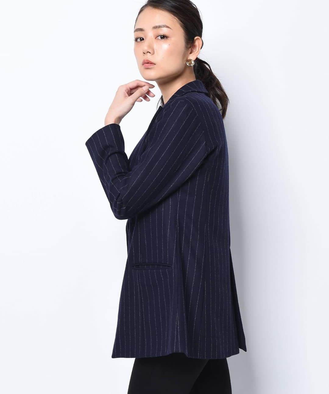 片山萌美さんのインスタグラム写真 - (片山萌美Instagram)「胸が浮かないジャケット。 胸が大きくてもパッツーーーン てしない。 クールなデザインも素敵だし シルエットも美しい。  #heartcloset  @heartcloset_official  #moemikatayama   購入の参考に。 身長170cm 胸囲G70」11月16日 21時53分 - moet_mi