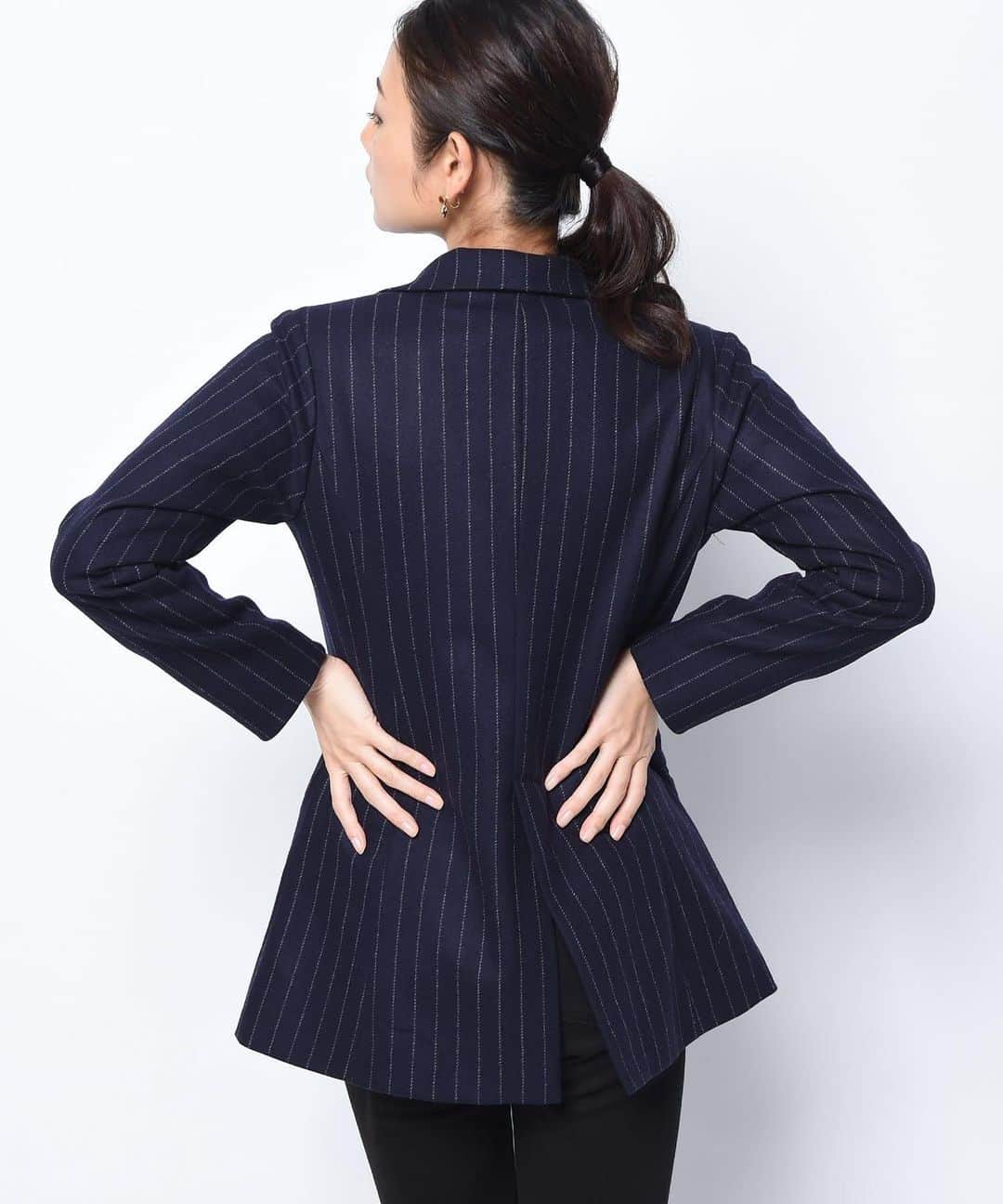 片山萌美さんのインスタグラム写真 - (片山萌美Instagram)「胸が浮かないジャケット。 胸が大きくてもパッツーーーン てしない。 クールなデザインも素敵だし シルエットも美しい。  #heartcloset  @heartcloset_official  #moemikatayama   購入の参考に。 身長170cm 胸囲G70」11月16日 21時53分 - moet_mi