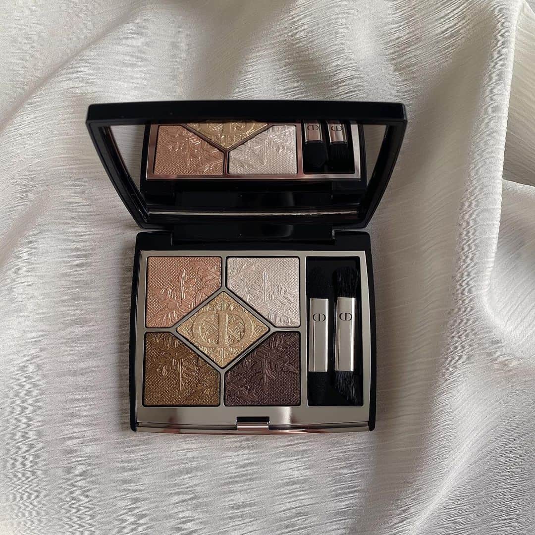 きたかぜあすかさんのインスタグラム写真 - (きたかぜあすかInstagram)「ㅤㅤㅤㅤㅤㅤㅤㅤㅤㅤㅤㅤㅤ ㅤㅤㅤㅤㅤㅤㅤㅤㅤㅤㅤㅤㅤ Dior クリスマスコレクション かわいい...❤︎  ㅤㅤㅤㅤㅤㅤㅤㅤㅤㅤㅤㅤㅤ 549 ゴールデンスノー ㅤㅤㅤㅤㅤㅤㅤㅤㅤㅤㅤㅤㅤ ㅤㅤㅤㅤㅤㅤㅤㅤㅤㅤㅤㅤㅤ #dior #makeup」11月16日 21時46分 - asukaa02