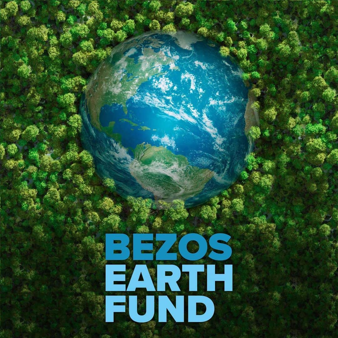 ジェフ・ベゾスのインスタグラム：「I’ve spent the past several months learning from a group of incredibly smart people who’ve made it their life’s work to fight climate change and its impact on communities around the world. I’m inspired by what they’re doing, and excited to help them scale. Today, I’m pleased to announce the first Bezos Earth Fund recipients—16 organizations working on innovative, ambitious, and needle-moving solutions. This $791 million in donations is just the beginning of my $10 billion commitment to fund scientists, activists, NGOs, and others. We can all protect Earth’s future by taking bold action now.   Here are the grantees: The Climate and Clean Energy Equity Fund, ClimateWorks Foundation, Dream Corps Green For All, Eden Reforestation Projects, Energy Foundation, Environmental Defense Fund, The Hive Fund for Climate and Gender Justice, Natural Resources Defense Council, The Nature Conservancy, NDN Collective, Rocky Mountain Institute, Salk Institute for Biological Studies, The Solutions Project, Union of Concerned Scientists, World Resources Institute, and World Wildlife Fund.」