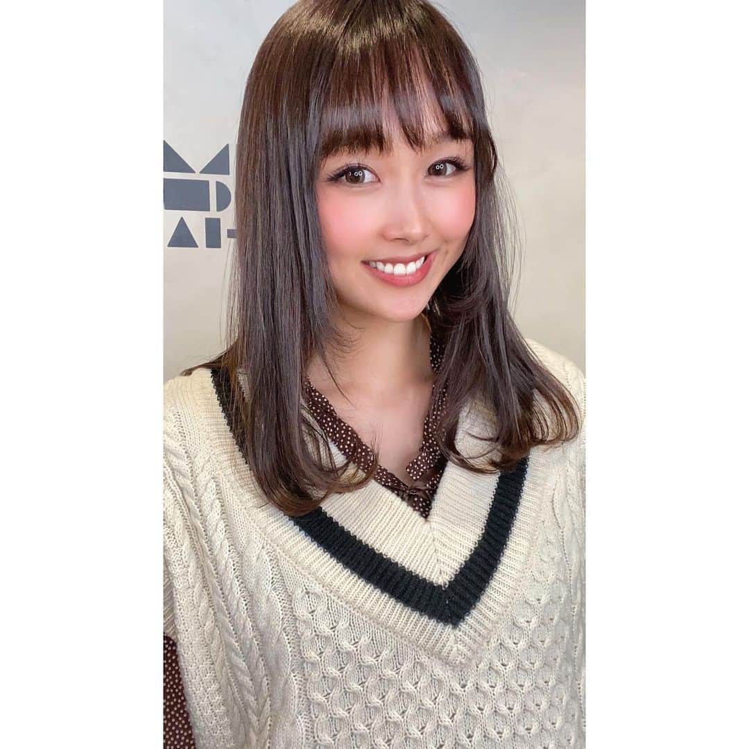 小池ジョアンナのインスタグラム：「久々の美容院💇‍♀️  ずっといきたかったomochaさん @omocha_hair で カラーカットしてもらいました✨  動画も近々アップ予定なので、お楽しみに😏💓  可児ちゃん @kani_omocha 🦀 ありがとうございました✨✨  #美容院 #omocha #大山 #hairsalon #hairstyle #haircolor #haircut #newhair #newhaircut #美容室 #haco #semilonghair #ashbrown #秋カラー #autumnhair」