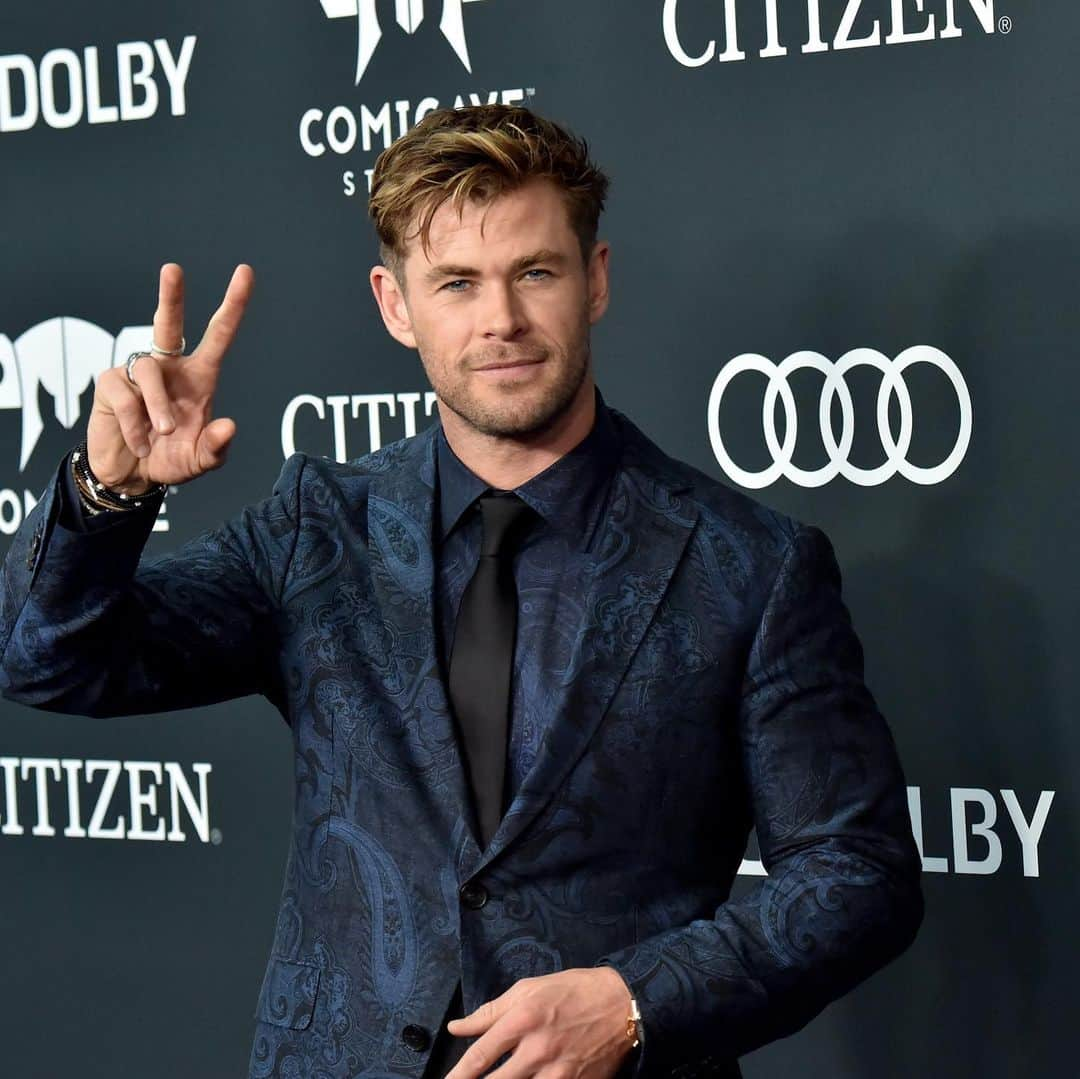 E! Onlineさんのインスタグラム写真 - (E! OnlineInstagram)「Put two fingers in the air if you won The Action Movie Star of 2020 at the #PCAs. ✌️ Link in bio for the full list of winners from last night's show. (📷: Getty)」11月16日 22時02分 - enews