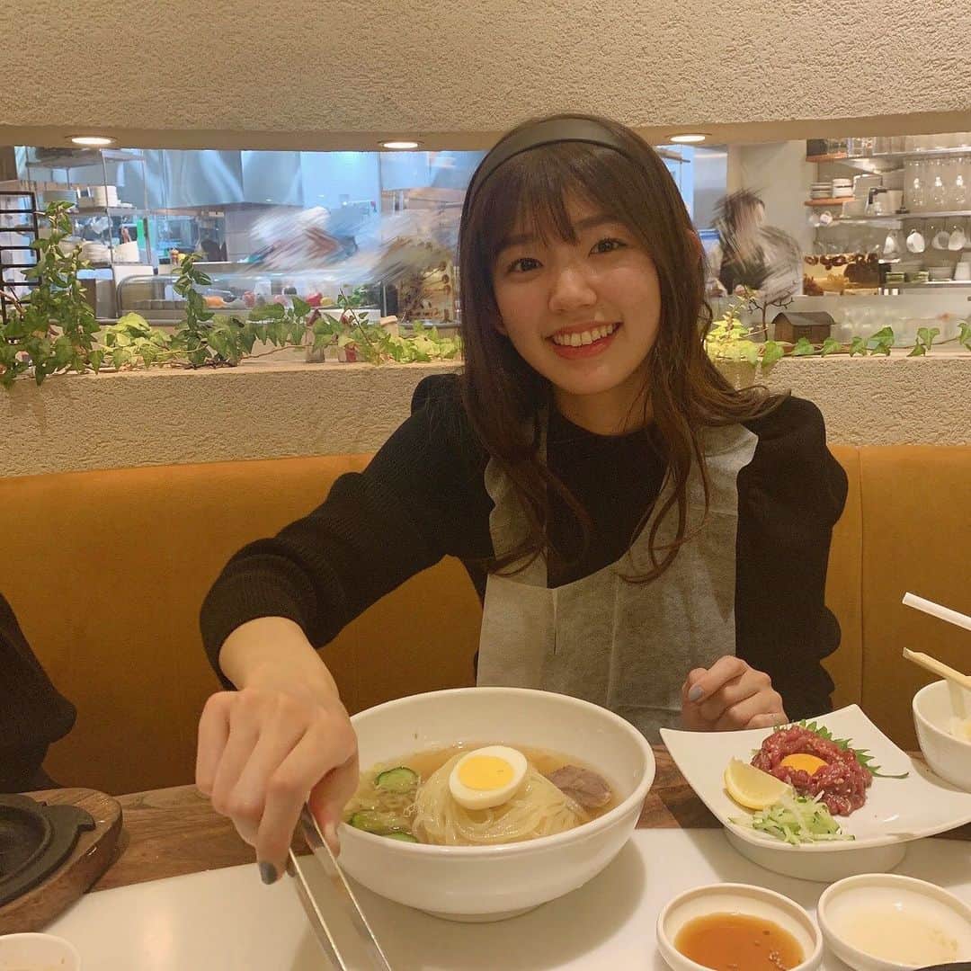 里菜さんのインスタグラム写真 - (里菜Instagram)「・ 家族でご飯を食べに行ってきたよ！冷麺が食べたくてぴょんぴょん舎へ♡ お肉を焼く係してました😌」11月16日 22時15分 - rina_crownpop