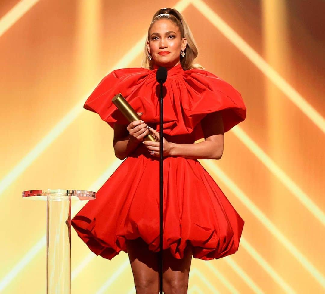 People Magazineさんのインスタグラム写真 - (People MagazineInstagram)「Jennifer Lopez was named The People's Icon of 2020 during the #PCAs, in celebration of her work over her decades-long career. ❤️ "From being a little girl in the Bronx, New York, and having the privilege of performing on some of the biggest stages in the world, and even at the Super Bowl earlier this year, that was a biggie! I have seen and learned a lot and I am still learning," she said. "The true measure is inspiring girls in all ages and all colors, from all over the world, to know you can do whatever want, as many things as you want and to be proud of who you are no matter where you come from." 🙏 📷: Christopher Polk/NBCU/Getty」11月16日 22時25分 - people