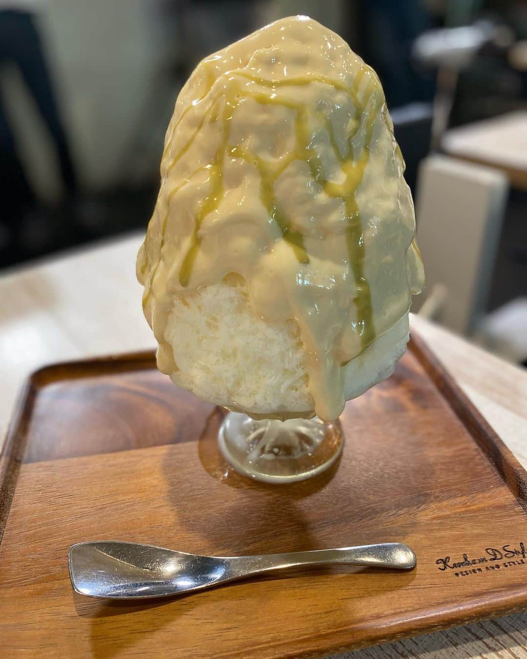 松井玲奈さんのインスタグラム写真 - (松井玲奈Instagram)「王様のブランチのロケで食べたかき氷です。 ピスタチオ、絶品でした。 オンエアにはのってなかったかもしれませんが、実はもう一杯たべていました。 酒粕の麹のかき氷。 こちらはミニサイズ。 お仕事でかき氷が食べられて幸せでした。  載せてないけどかき氷引き続きたべております。 #かき氷」11月17日 9時15分 - renamatui27