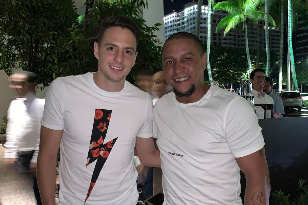 サンティアゴ・アリアスのインスタグラム：「Con algunos cracks e ídolos de muchos!!! ⚽️🔝📸✅」