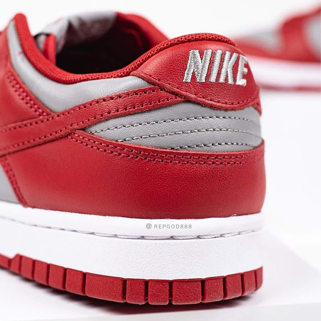 HYPEBEASTさんのインスタグラム写真 - (HYPEBEASTInstagram)「@hypebeastkicks: @nike is continuing its slew of Dunk releases this time with a "Gray/Navy" and “University Red” iteration. The first comes in a matte gray leather that forms the base of the shoe while dark navy leather intersects the panels by appearing on the perforated toe box, mid-panel, rear-quarter, and heel. The second comes in a UNLV-esque “University Red” pair with matte gray panels, a red outsole, red branding all around, and even a red sock liner. Look for these to arrive sometime in 2021.⁠⠀ Photo: @repgod888」11月17日 9時21分 - hypebeast