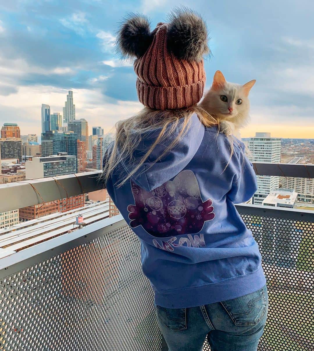 Melissa Einsteinさんのインスタグラム写真 - (Melissa EinsteinInstagram)「Thanks @cats @shopmeow for amazing hoodies 😻」11月17日 7時55分 - melissa_scottish