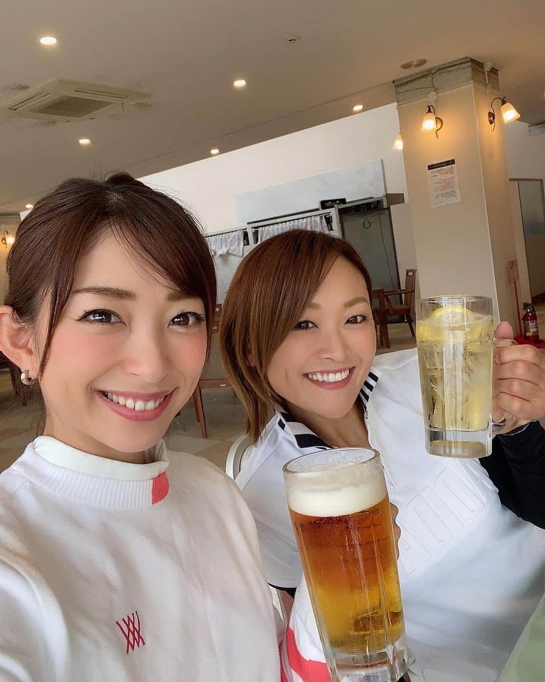 RIKAさんのインスタグラム写真 - (RIKAInstagram)「. いつかのコンペで仲良くなったますみちゃん☺️✨ @masumi.kojima  久々に一緒にゴルフしたよー❣️ . 私は朝から飲めないけど朝からビール飲んでもブレないますみちゃんはすごい👏💖 . 月末も一緒にゴルフ❤️ 楽しみだ😊☀️ . . . #ゴルフ#golf#⛳️#ゴルフ女子#ゴルフ好き#ゴルフウエア#ゴルフコーデ#ゴルフスイング#골프 #골프웨어 #골프스윙 #여행 #해외여행 #골프스타그램 #골프중독 #와인 #소주 #좋은시간 #ゴルフ仲間#ゴルフ友達」11月17日 7時51分 - rinrikagolf