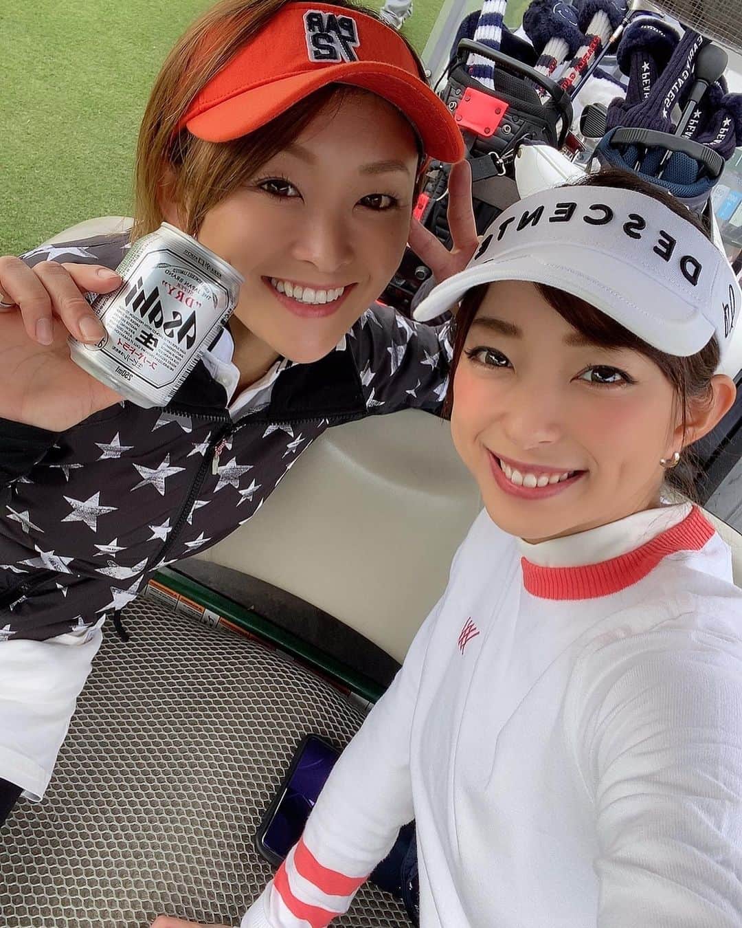 RIKAさんのインスタグラム写真 - (RIKAInstagram)「. いつかのコンペで仲良くなったますみちゃん☺️✨ @masumi.kojima  久々に一緒にゴルフしたよー❣️ . 私は朝から飲めないけど朝からビール飲んでもブレないますみちゃんはすごい👏💖 . 月末も一緒にゴルフ❤️ 楽しみだ😊☀️ . . . #ゴルフ#golf#⛳️#ゴルフ女子#ゴルフ好き#ゴルフウエア#ゴルフコーデ#ゴルフスイング#골프 #골프웨어 #골프스윙 #여행 #해외여행 #골프스타그램 #골프중독 #와인 #소주 #좋은시간 #ゴルフ仲間#ゴルフ友達」11月17日 7時51分 - rinrikagolf