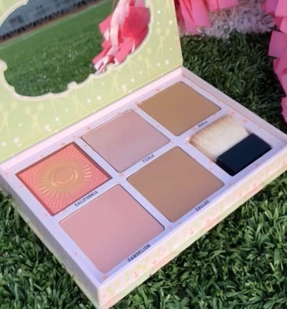 Benefit Cosmeticsのインスタグラム