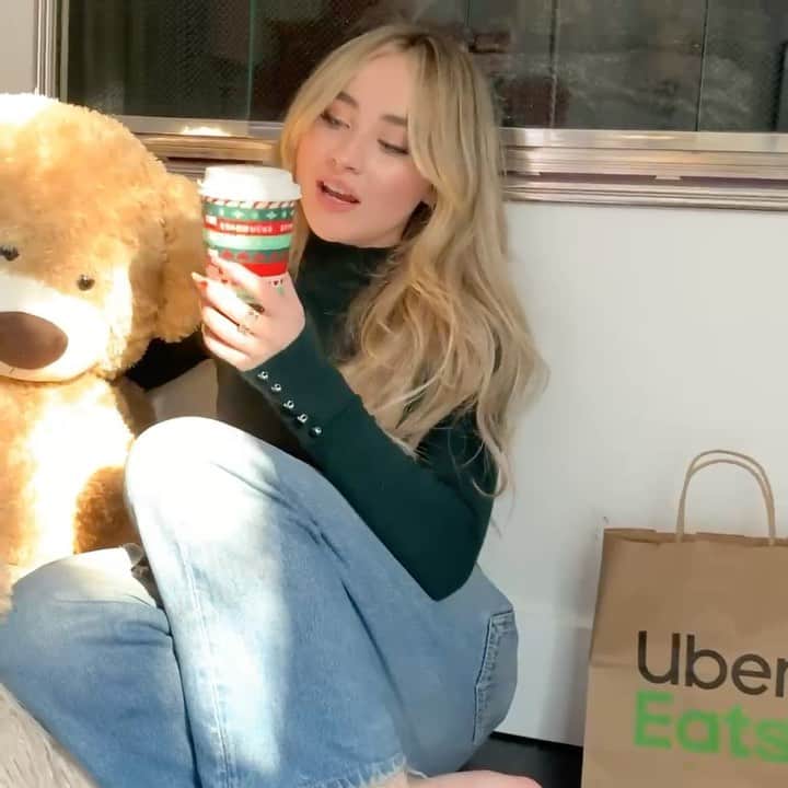 サブリナ・カーペンターのインスタグラム：「thanks for helping me Deliver It Forward with @Starbucks and @UberEats! my code has run out!! I hope you all got to enjoy your favorite drinks🤍 cheeeers」