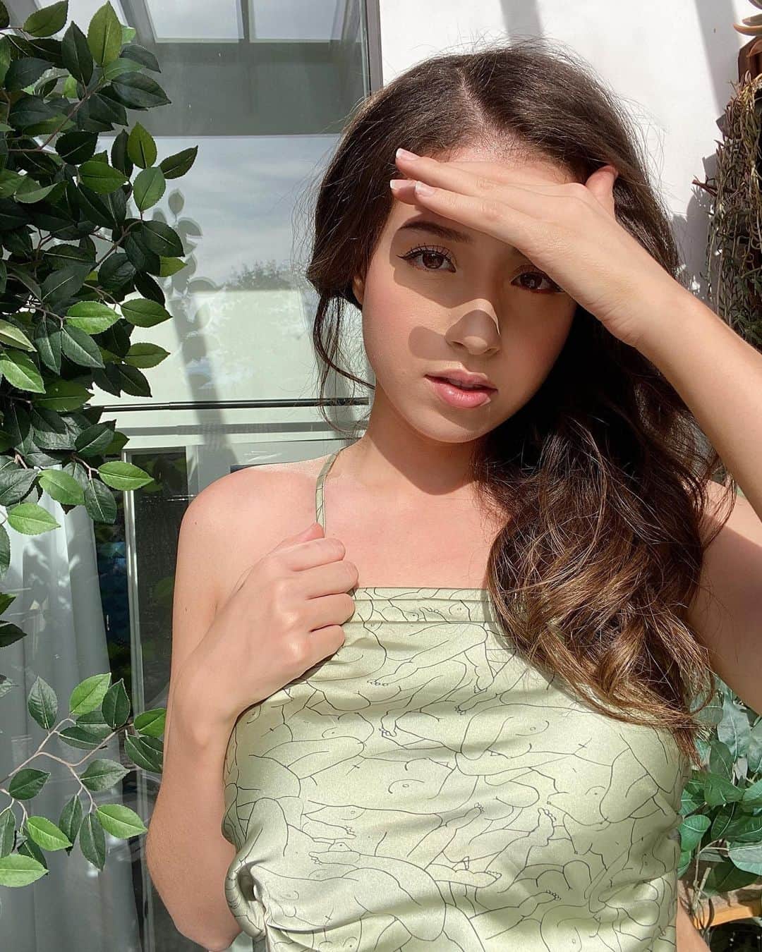 Pokimaneのインスタグラム：「naked babes 💚」
