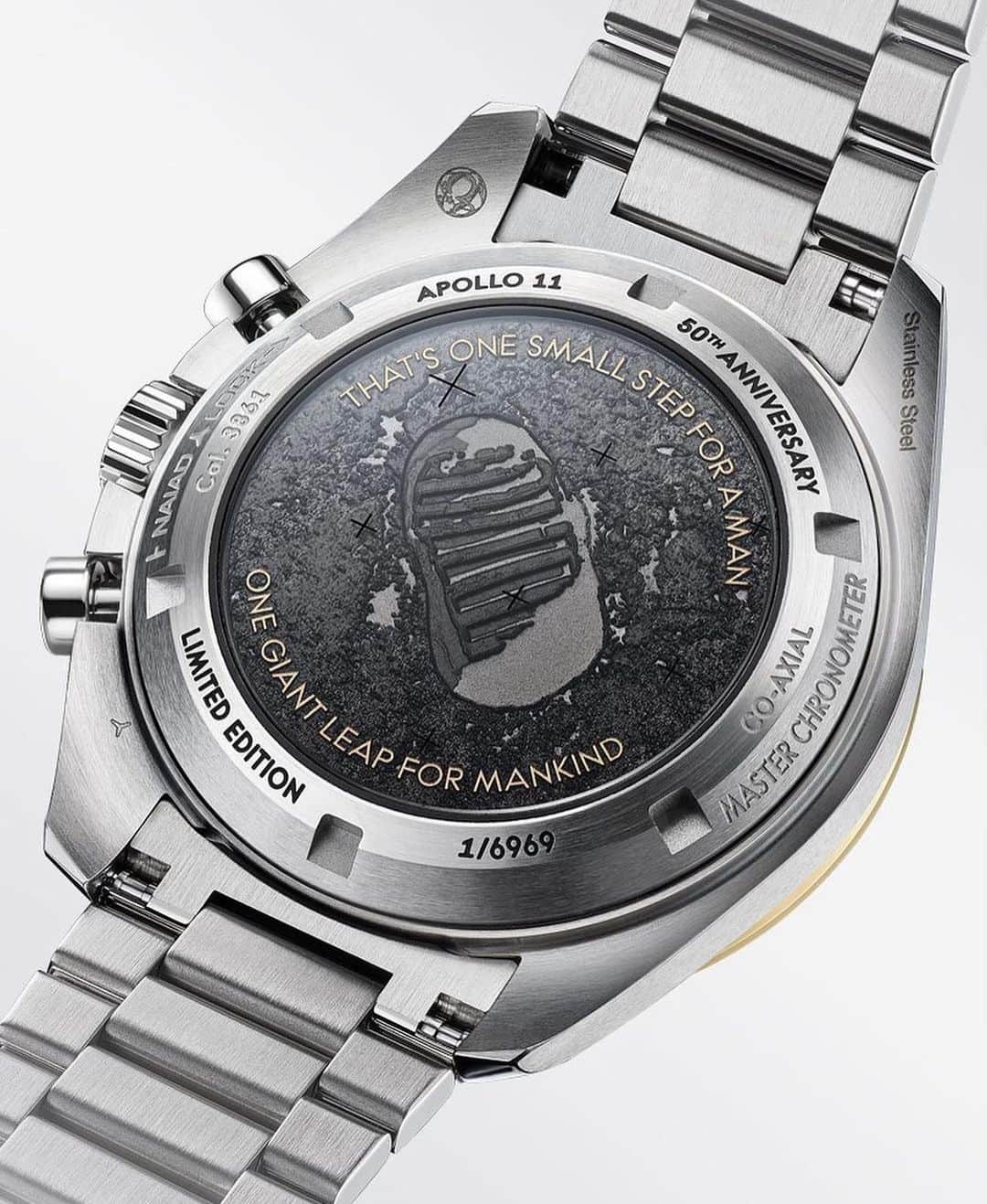 Daily Watchさんのインスタグラム写真 - (Daily WatchInstagram)「The limited edition Omega Speedmaster celebrating the 50th Anniversary of the Apollo 11 moon landing. 6969 pieces was made #Omega #OmegaWatches」11月17日 8時58分 - dailywatch