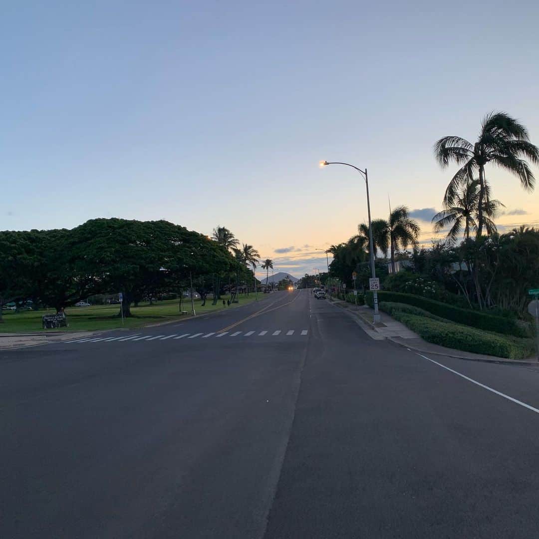 飯島寛子さんのインスタグラム写真 - (飯島寛子Instagram)「Fresh Monday morning!! #mondaymorning #ゆるラン　#ハワイを走る　#ホノルルマラソンのコース　#走ることは生きること」11月17日 9時13分 - hirokoiijima