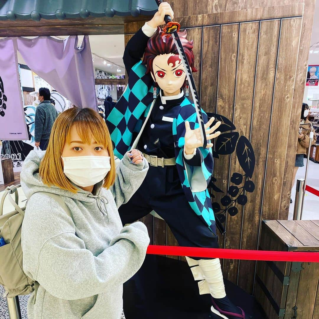 西田さおりさんのインスタグラム写真 - (西田さおりInstagram)「お台場で前説終わり アクアシティ行って 炭治郎と写真撮ってきた。 . . #マジミーハー #鬼滅の刃 #炭治郎 #アクアシティ」11月17日 0時14分 - saori19950108