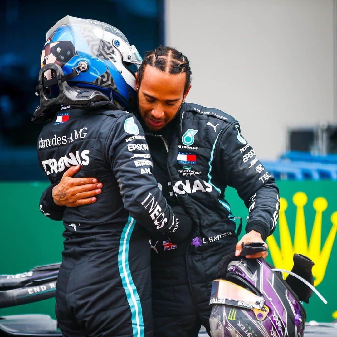 MERCEDES AMG PETRONASさんのインスタグラム写真 - (MERCEDES AMG PETRONASInstagram)「For every Champion, there has to be someone who misses out on their dream...   And this year, sadly that was Valtteri. 💙  #DrivenByEachOther」11月17日 0時15分 - mercedesamgf1