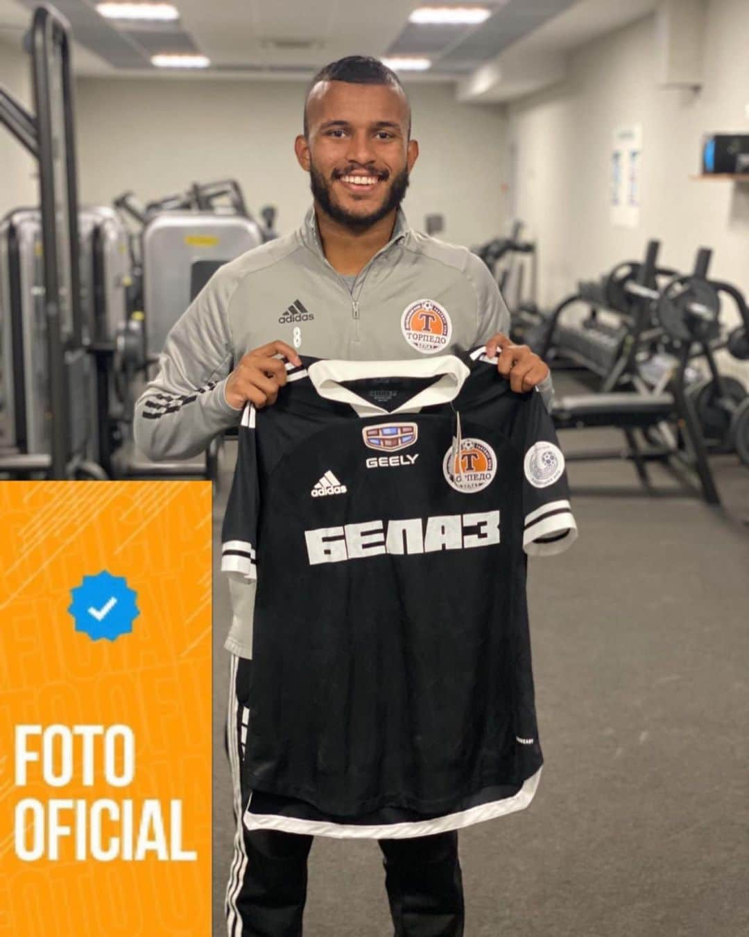 リッピ・ヴェローゾのインスタグラム：「FOTO OFICIAL   Para concorrer ao PREMIO de uma CAMISA OFICIAL DO LIPE VELOSO, é  totalmente gratis e fácil,Basta seguir as regrinhas abaixo, super tranquilo ⬇️⬇️  ⚫️Basta seguir os perfis abaixo!  @lipevelosooficial @julioveloso10 ⚠️TEM QUE SEGUIR TODOS CERTINHO !!!   ⚪️MARCAR 1 amigo por comentário aqui na FOTO OFICIAL ( não vale famosos ou fake ) !!!   ⚠️REPOSTAR A FOTO OFICIAL NO STORY MARCANDO @lipevelosooficial e @julioveloso10 !!! ⚠️Quanto mais você comentar , mais chances de ganhar ⚠️  🚨RESULTADO DIA 01/12 aqui no meu perfil @lipevelosooficial  as 20:00 Hrs   ⚫️ Camisa oficial do torpedo zhodino, e vai ser entregue por ele mesmo!!   🍀⚽️BOA SORTE A TODOS⚽️🍀」