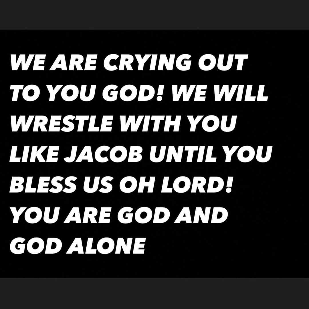 チャンス・ザ・ラッパーさんのインスタグラム写真 - (チャンス・ザ・ラッパーInstagram)「The prayer warriors are at work. The Lord is at work.」11月17日 0時23分 - chancetherapper