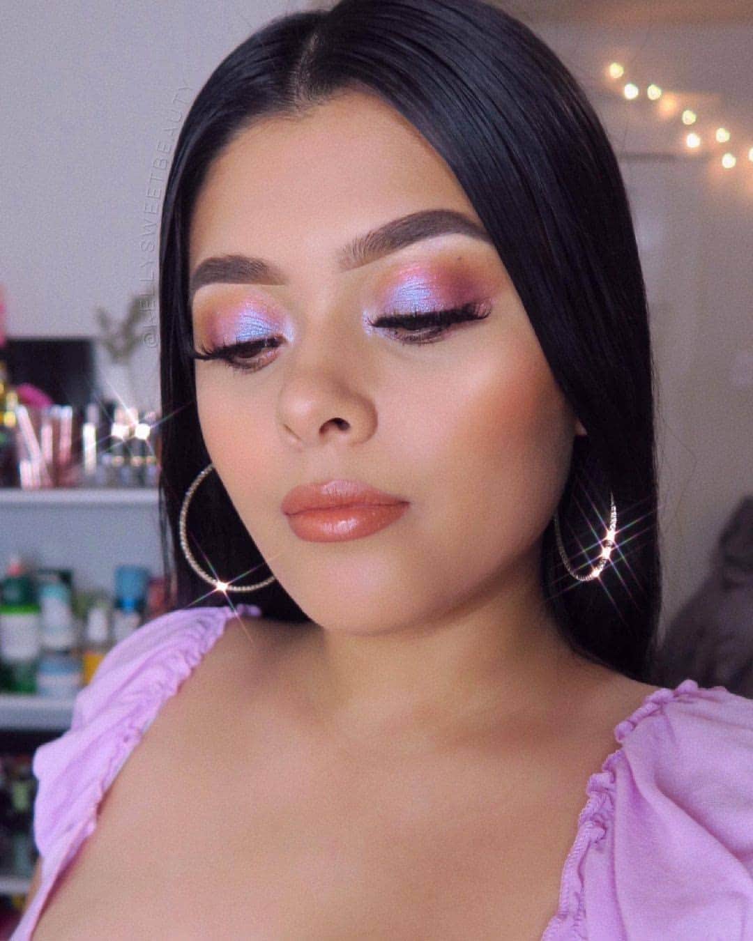 BECCAさんのインスタグラム写真 - (BECCAInstagram)「An iridescent dream. 🎆 @kellysweetbeauty uses the new BECCA X Barbie Ferreira Prismatica Palette on her face and eyes for a wearable look with a prismatic twist.  💎 She finishes the look by tracing her lips with Ultimate Lip Definer in Breezy and filling them in with Ultimate Lipstick Love in Tawny for instantly moisturizing, pure colour in on swipe. #BECCAPrismatica」11月17日 0時28分 - beccacosmetics