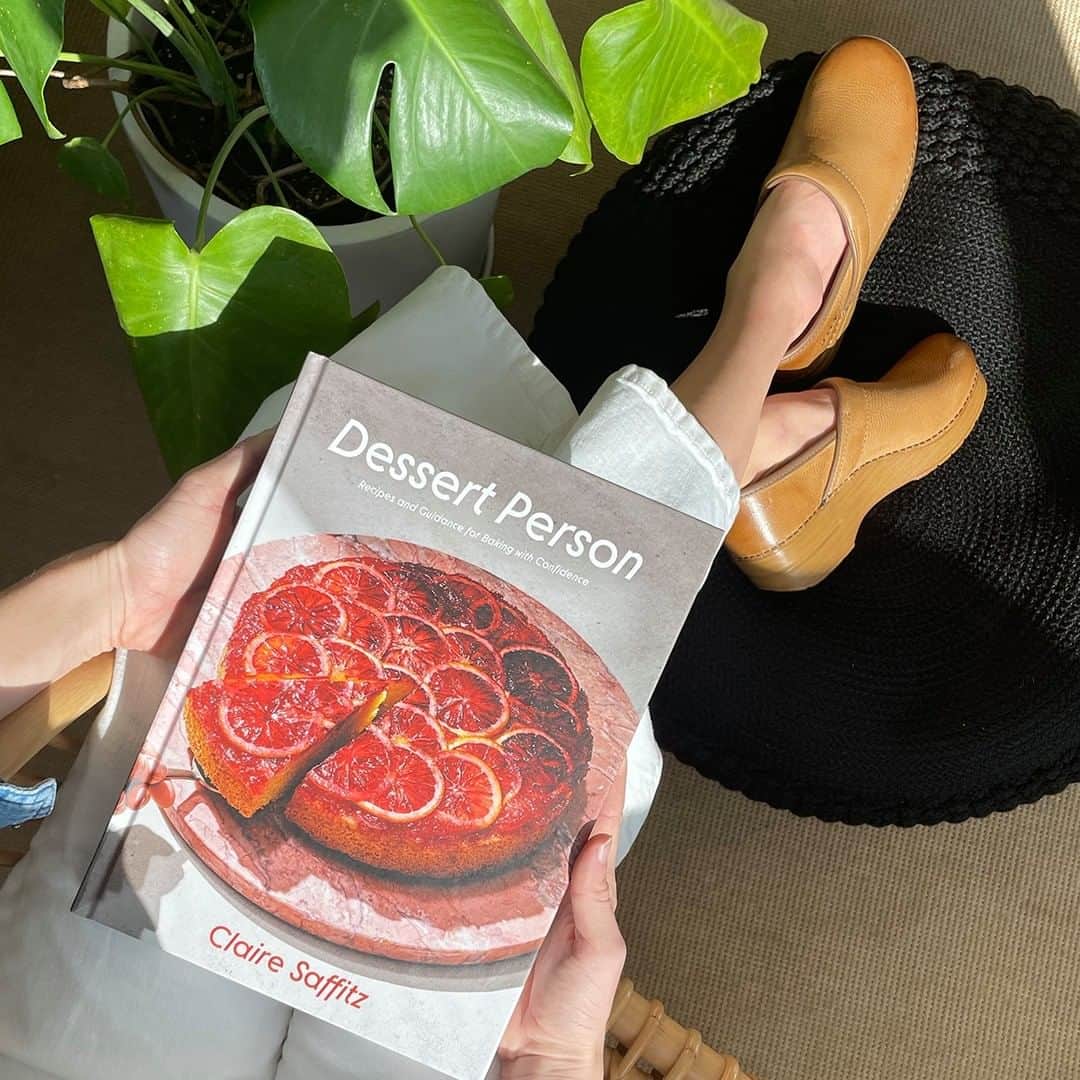 ダンスコのインスタグラム：「Tis the season for a giveaway. Enter to win Claire Saffitz’s new cookbook and a pair of Dansko shoes! How to enter: 1)	Tag a friend in the comments. 2)	Make sure you are following @dansko and @clarksonpotter  #Giveaway runs 11/16/20 at 9:00 AM EST - 11/19/20 at 11:59 PM EST. No purchase necessary. One winner will be randomly selected and notified via DM. Winner will win one pair of Dansko shoes or boots from the current collection and one copy of Dessert Person by Clair Saffitz with a total estimated retail value of $300. Giveaway not associated with Instagram. Full terms and conditions at the link in the bio.」